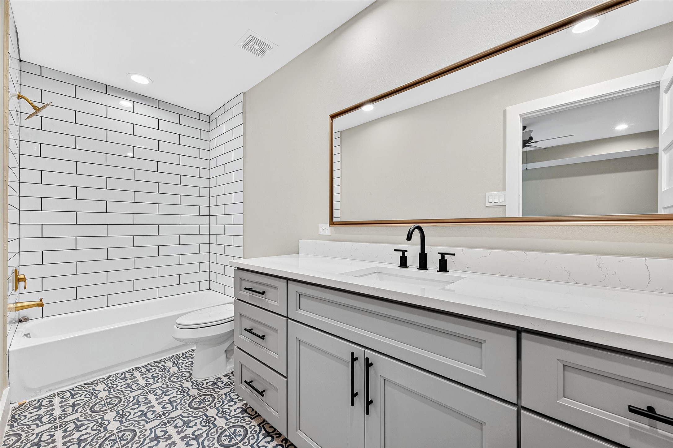 813 Avenue J Place A Property Photo 18