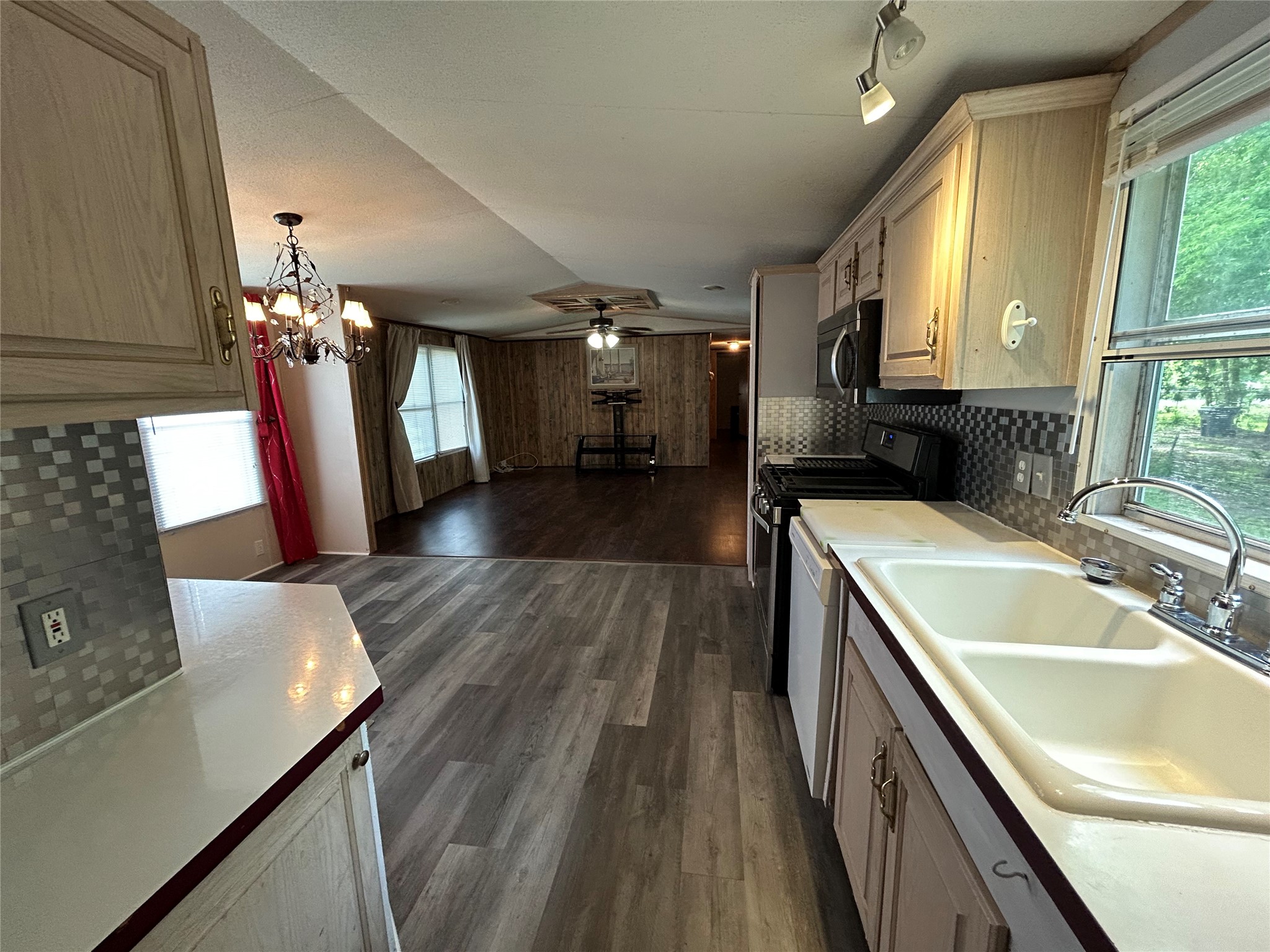 16640 Berry Road Property Photo 5