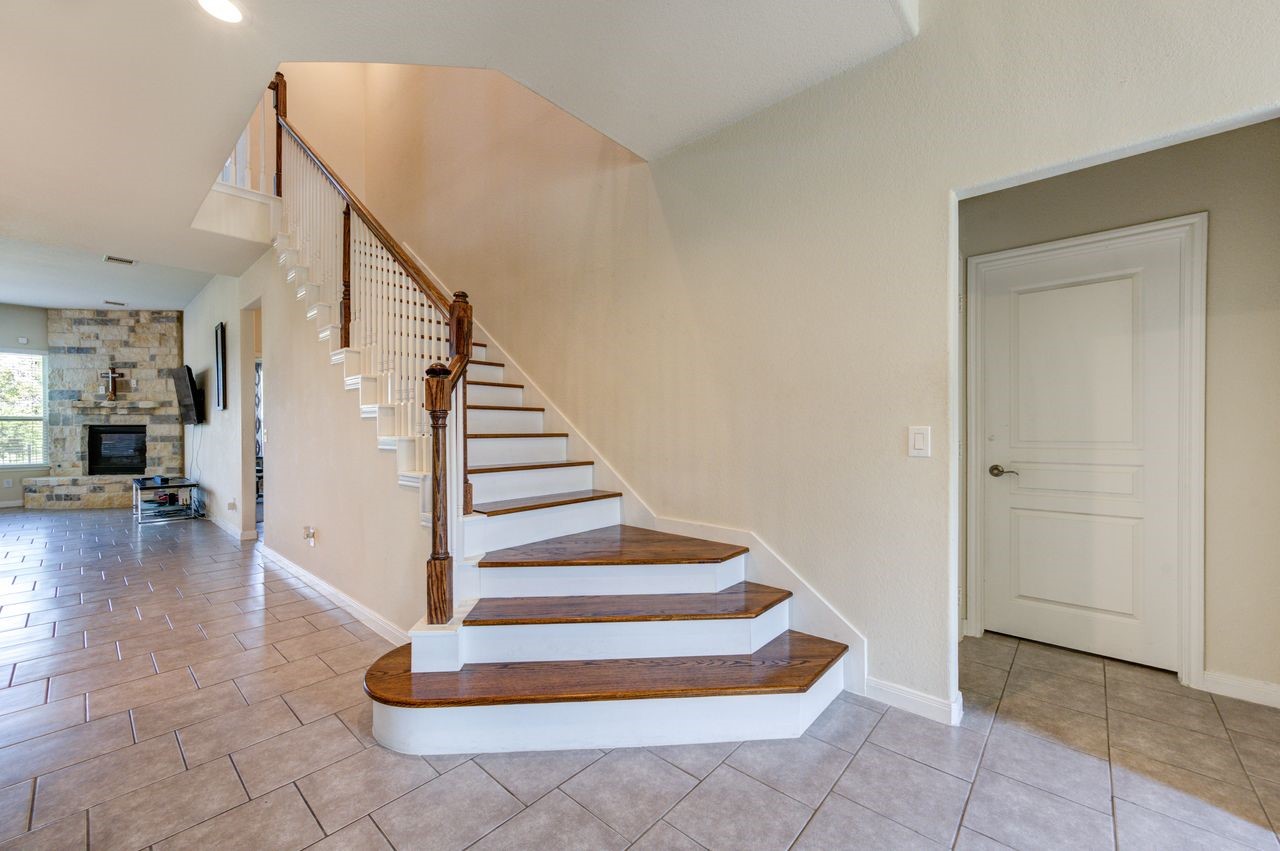 24506 Raven Cliff Falls Drive Property Photo 7
