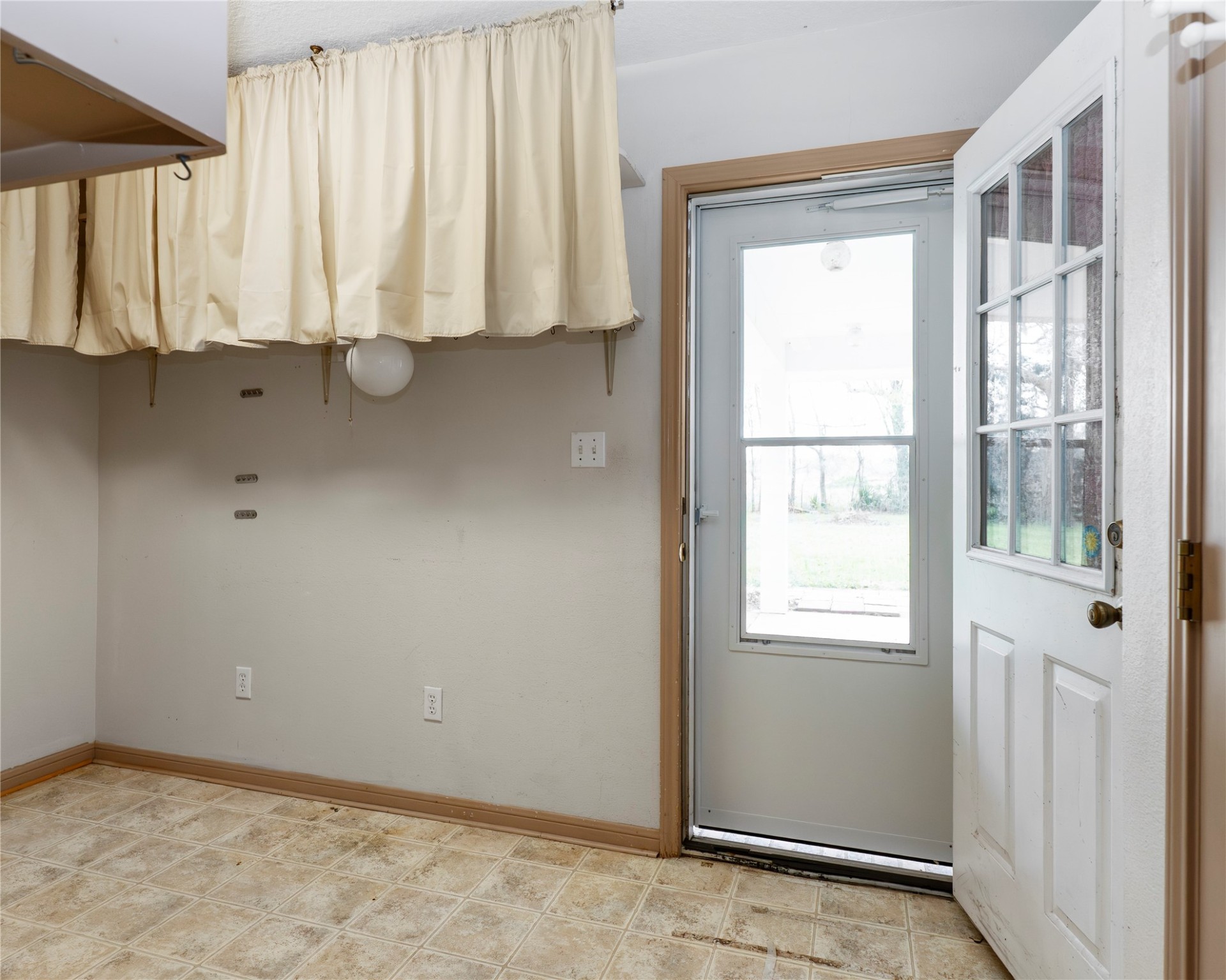 7496 County Road 684c Property Photo 8