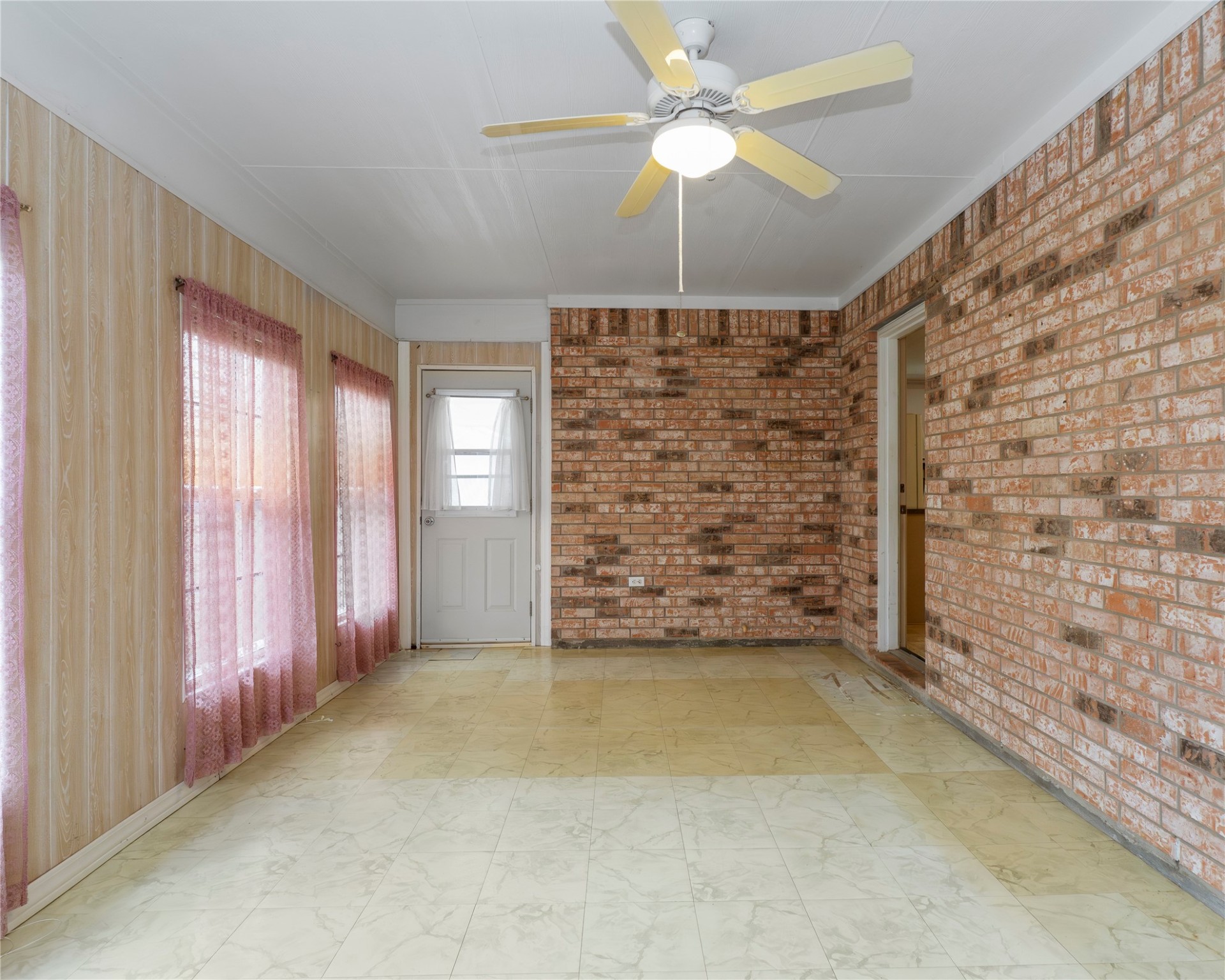7496 County Road 684c Property Photo 9