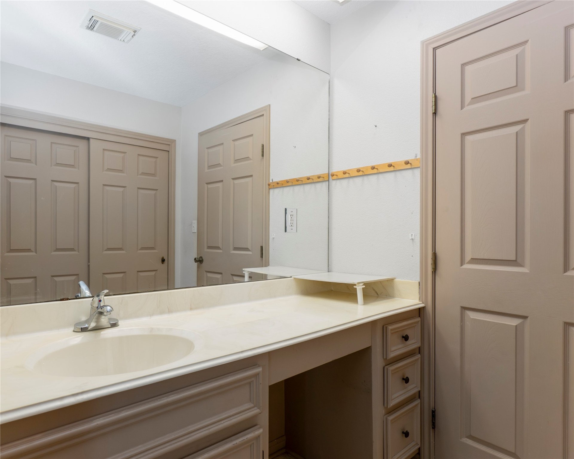 7496 County Road 684c Property Photo 15
