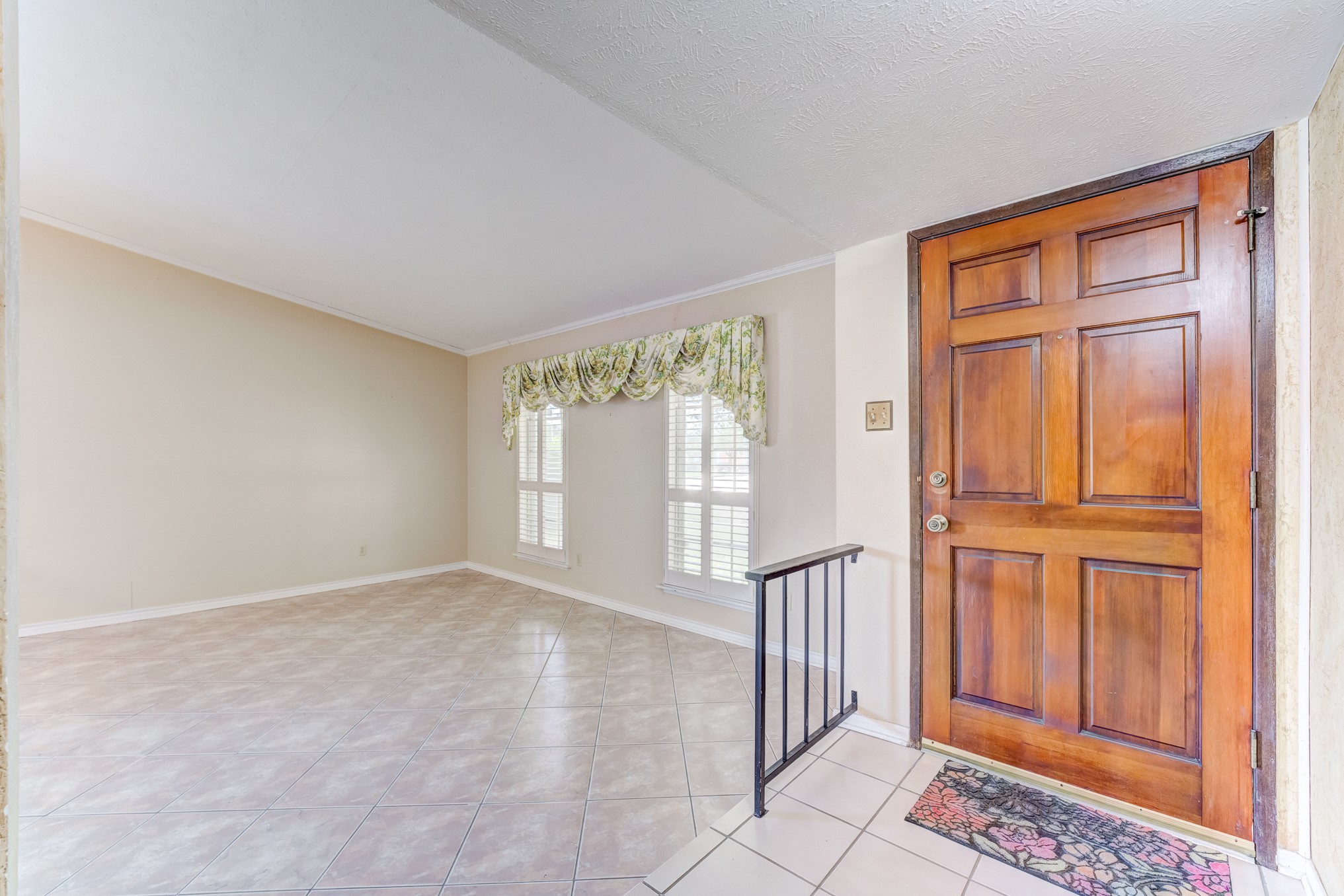 3023 Quail Valley East Drive Property Photo 6