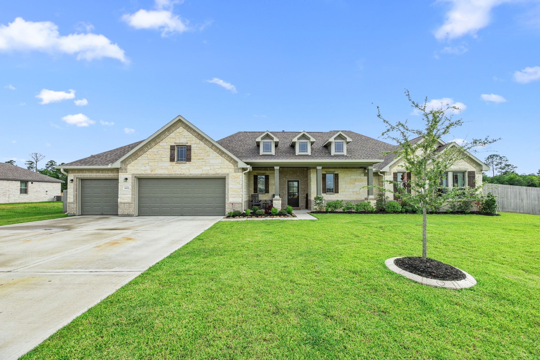9602 Sweet Tea Lane Property Photo 3