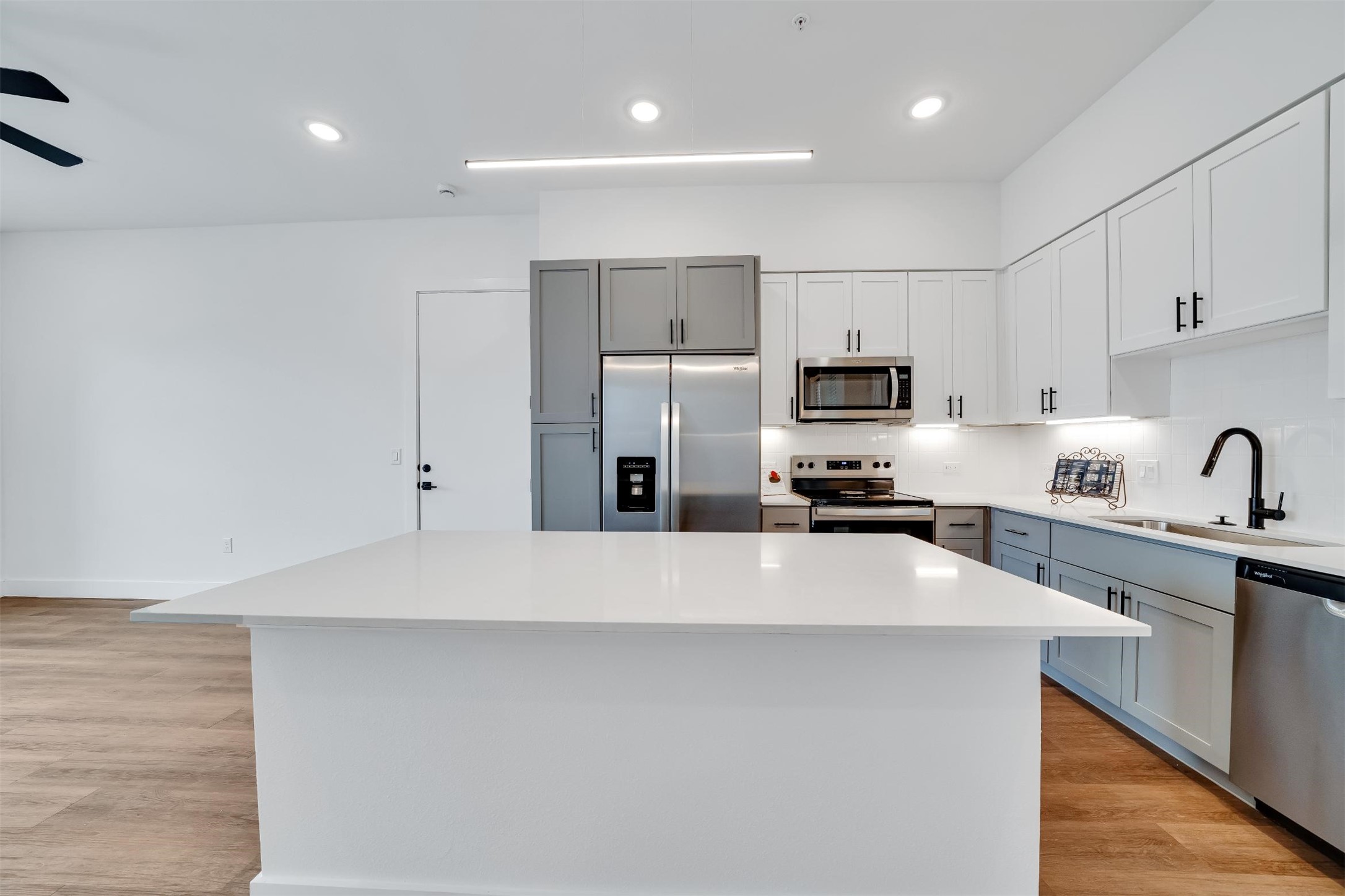 1601-611 Mustang Drive Property Photo 8