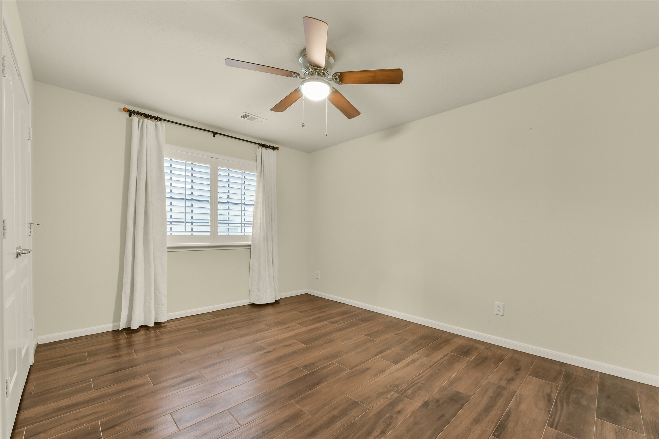 3510 Harbor Pass Lane Property Photo 28