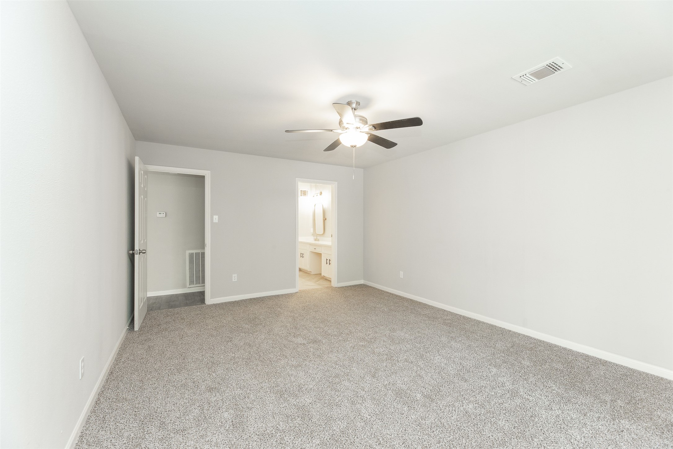 21402 Park Royale Drive Property Photo 11