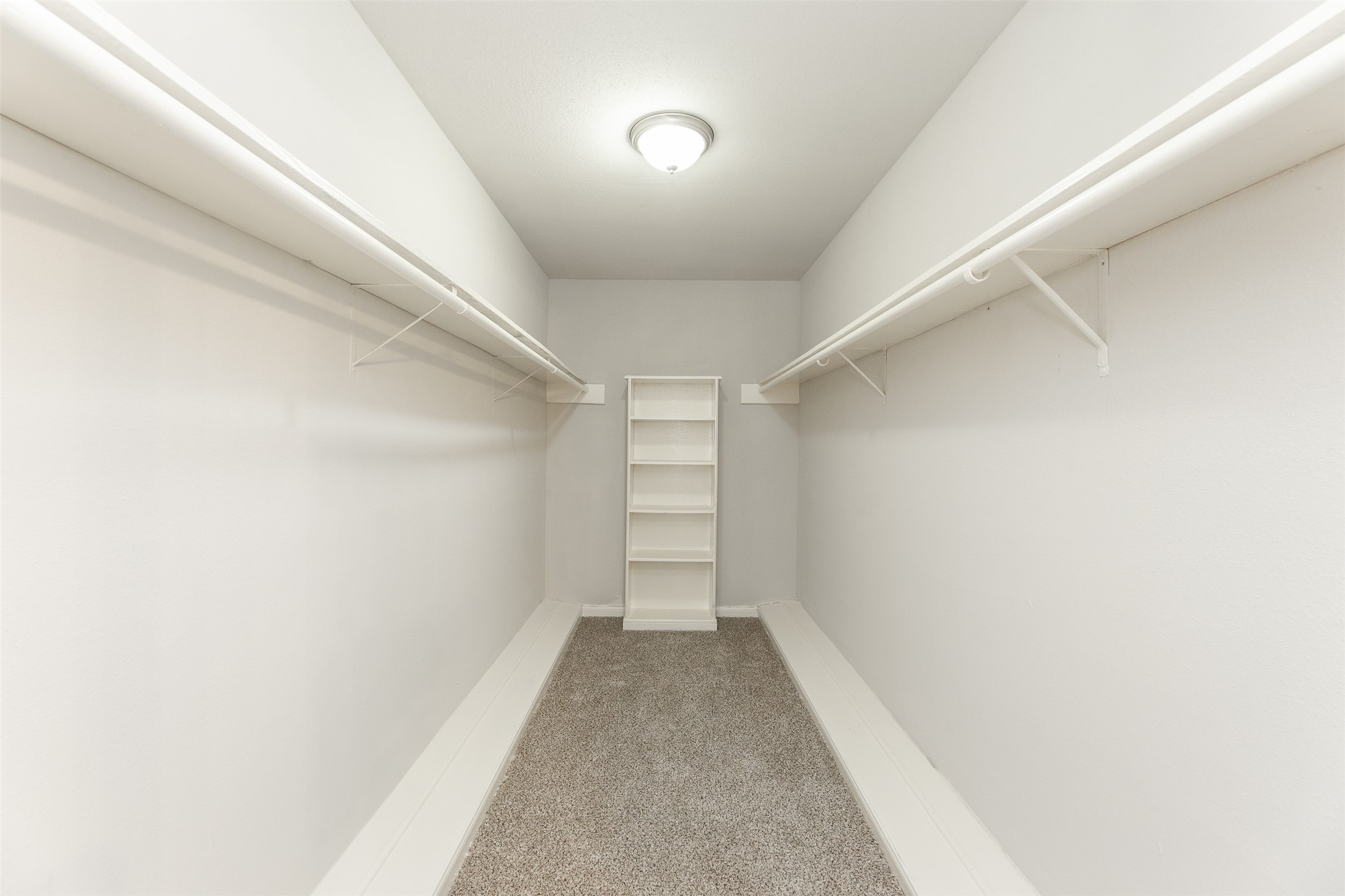 21402 Park Royale Drive Property Photo 14