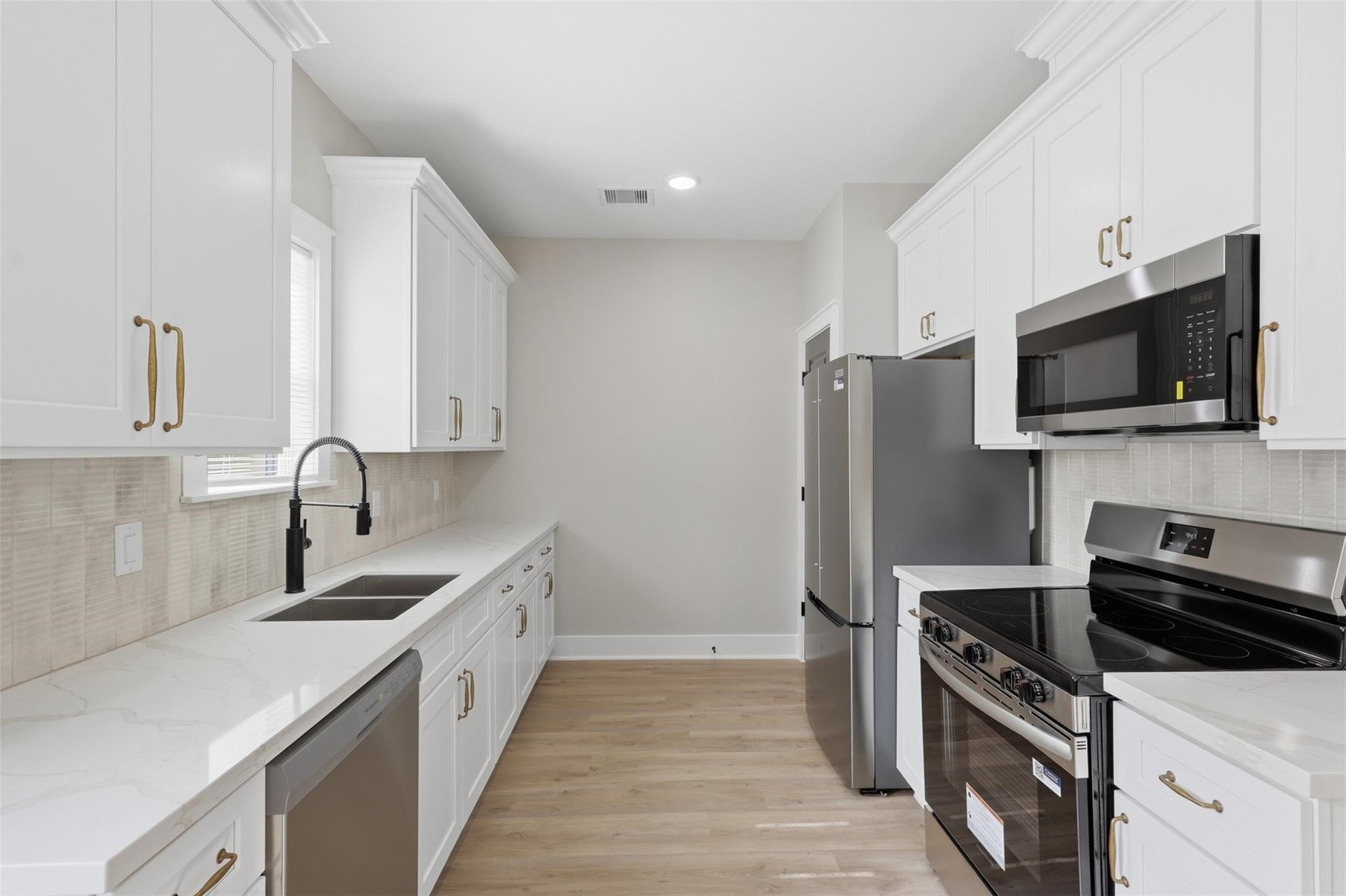 5034 Mallow St A B Property Photo 6