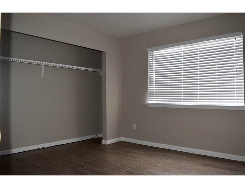 5625 Antoine Drive 202 Property Photo 7