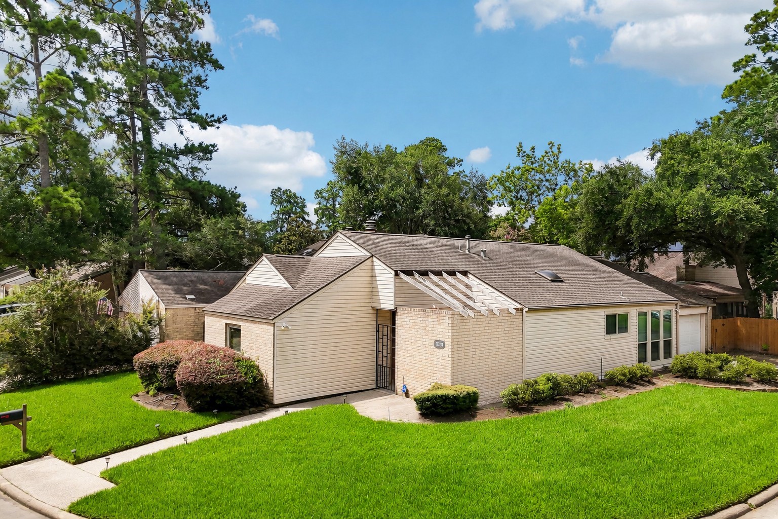 17231 Meadow Butte Drive Property Photo 11