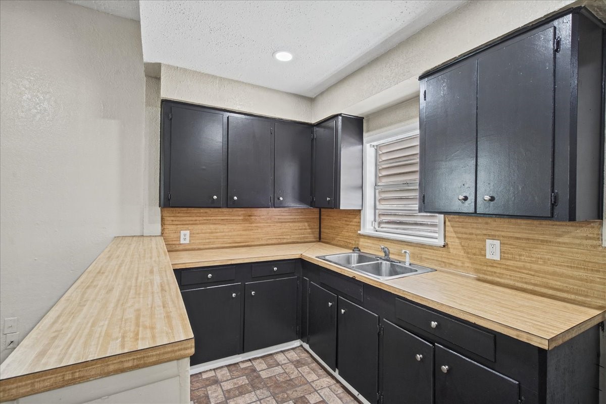 3005 Avenue L Property Photo 4