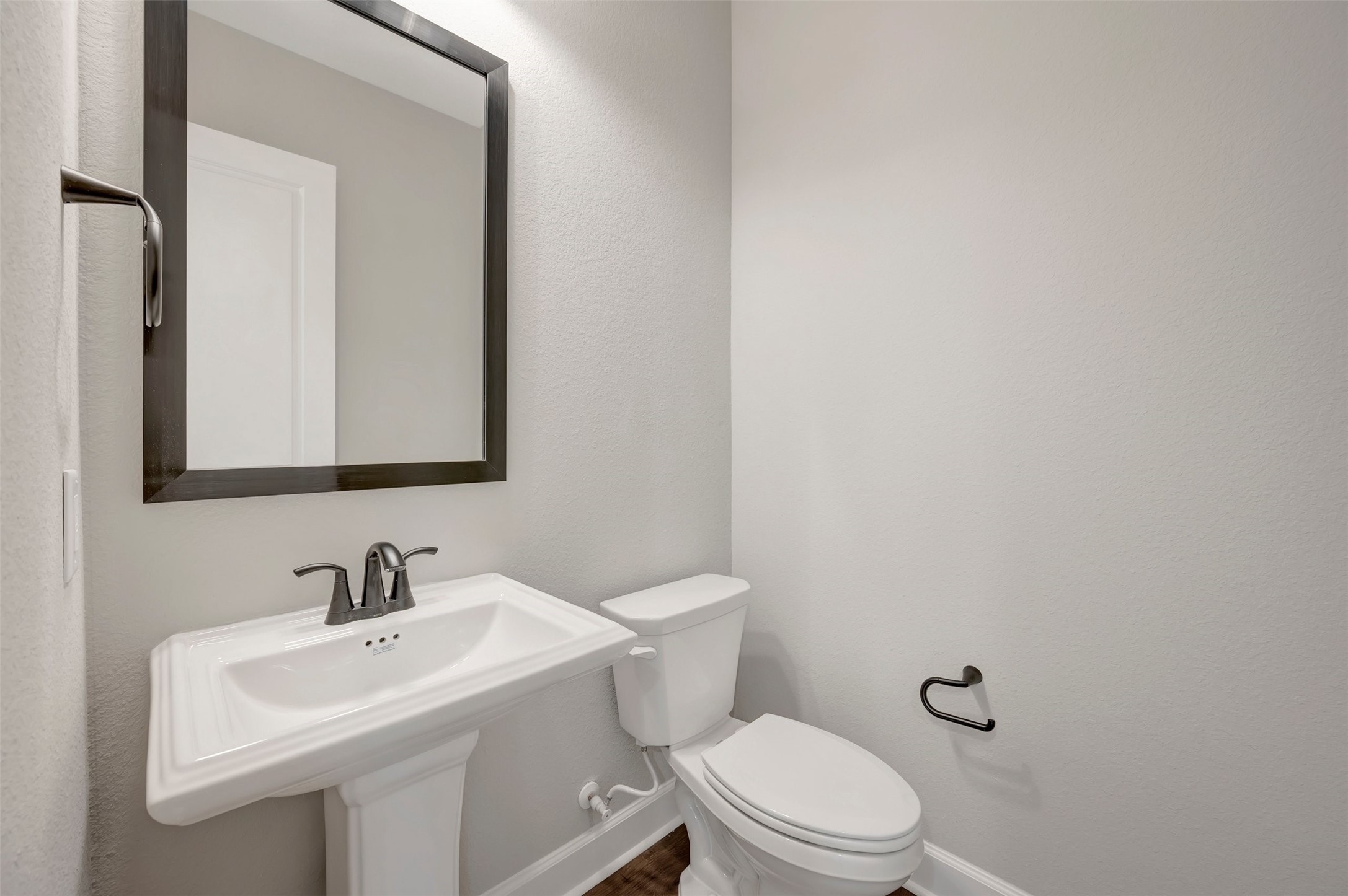 21924 Rolling Greens Road Property Photo 16