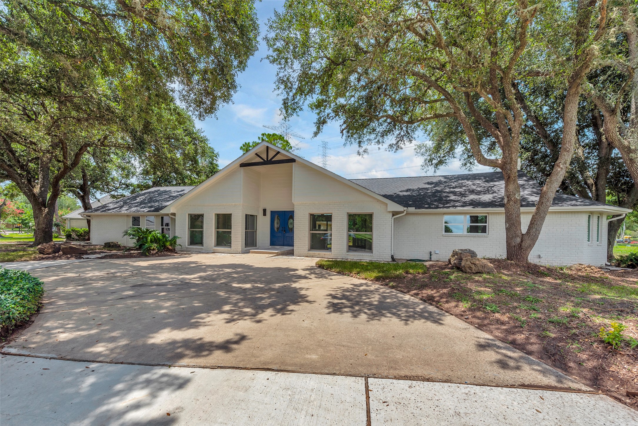 2702 Fairway Drive Property Photo