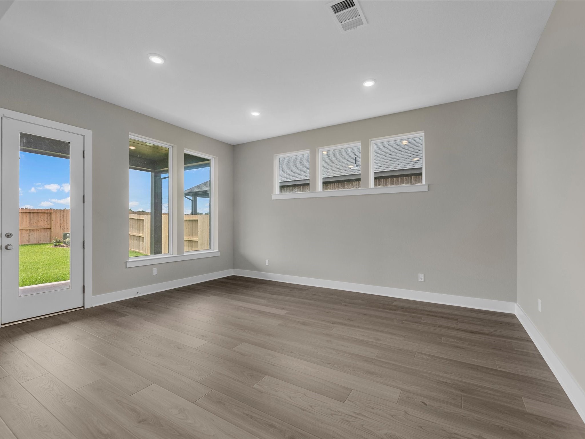 2715 Crown Ridge Drive Property Photo 10