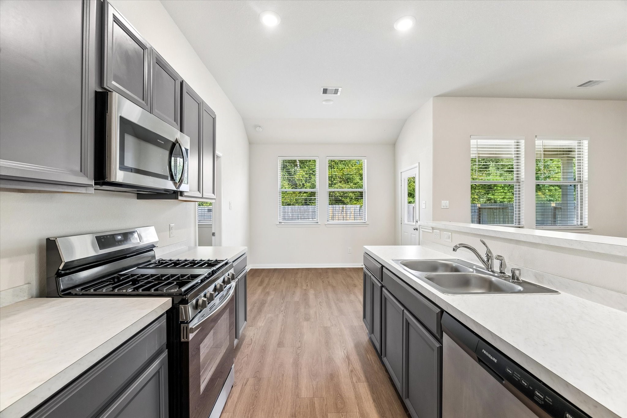 11041 Patriot Court Property Photo 4