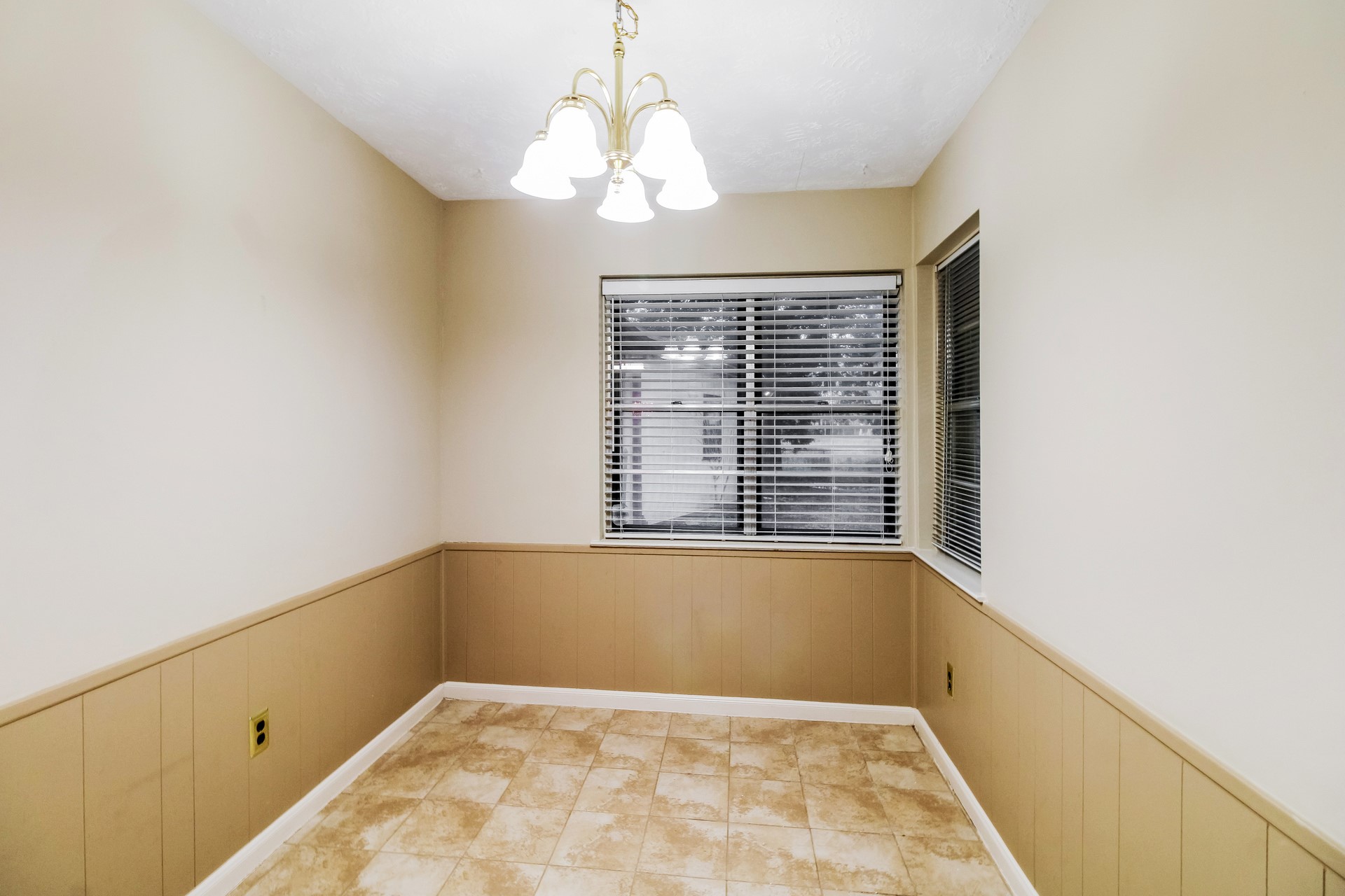 353 Dawn Hill Property Photo 6