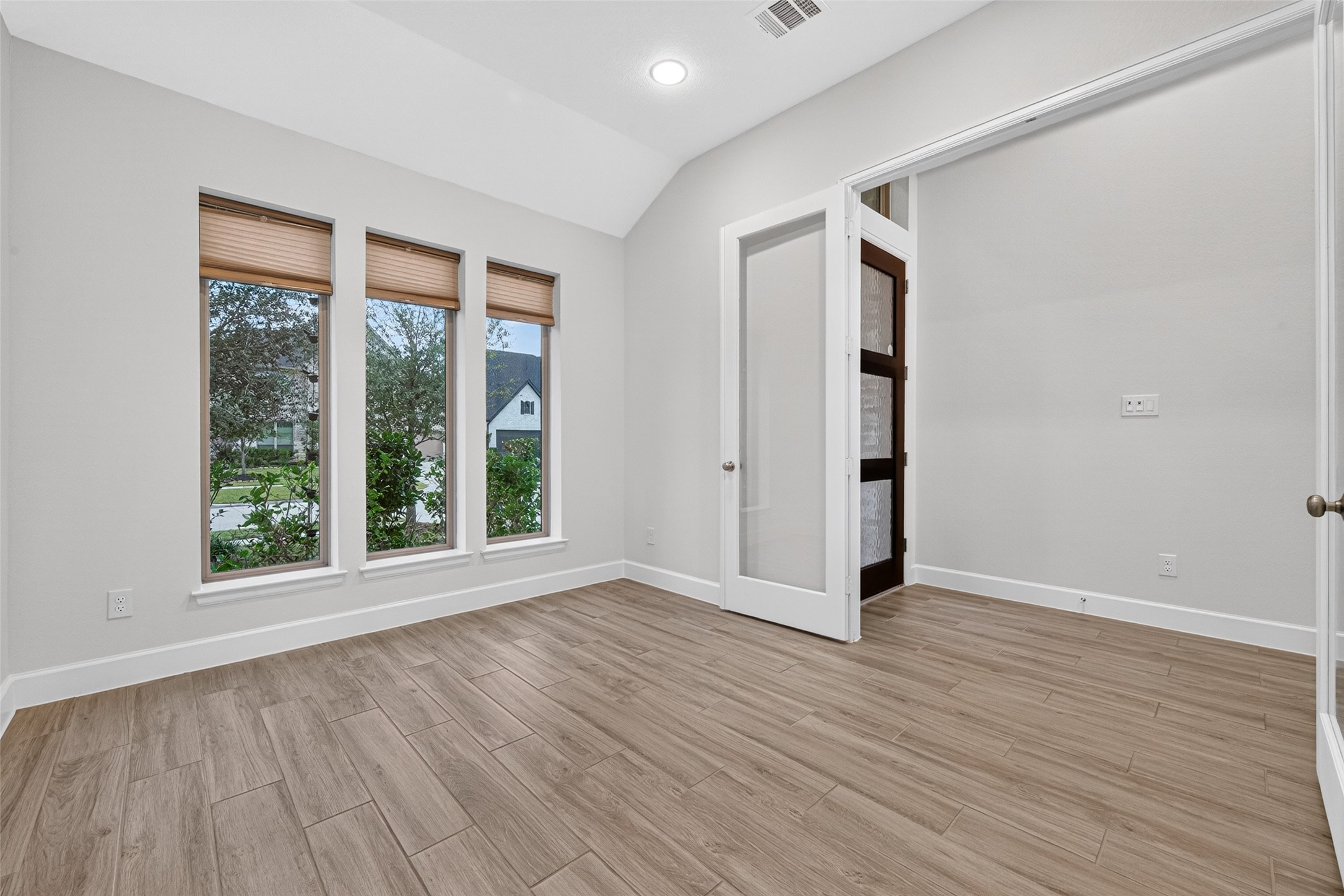 5130 Albany Shores Lane Property Photo 7