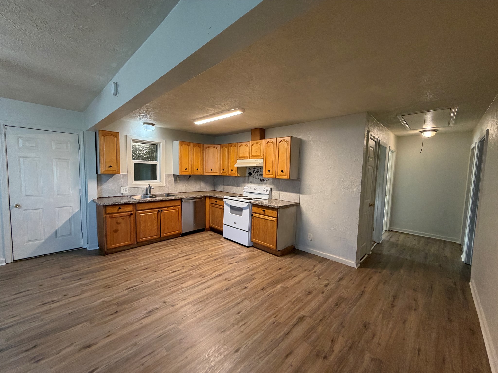 412 Snow Drive Property Photo 4