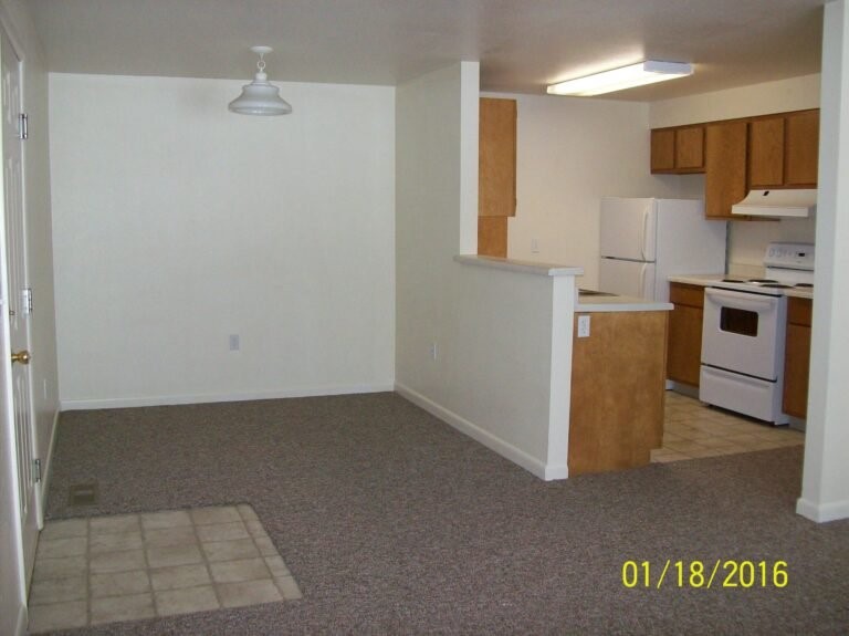 343 W Pine St Property Photo 3