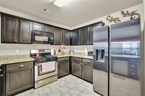 23251 Gallanda Drive Property Photo 3