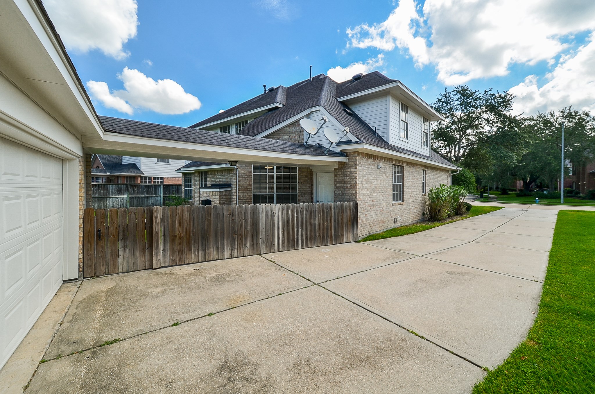 5519 Evening Shore Drive Property Photo 6