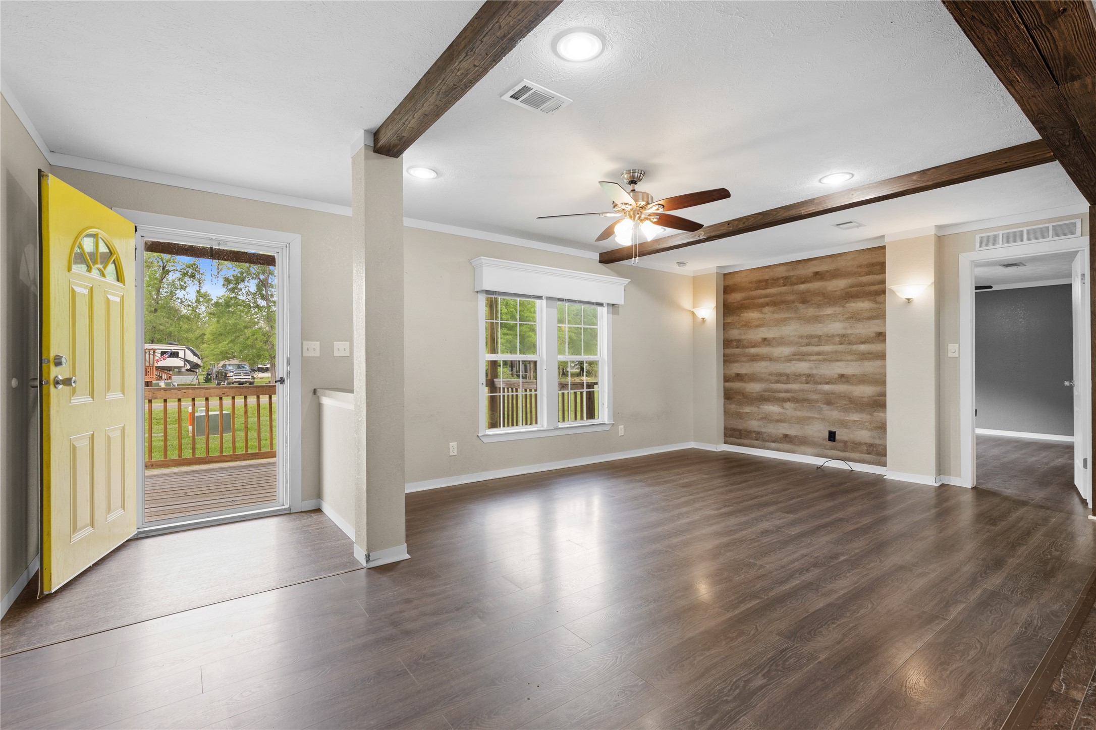 141 Leaning Oak Drive Property Photo 1