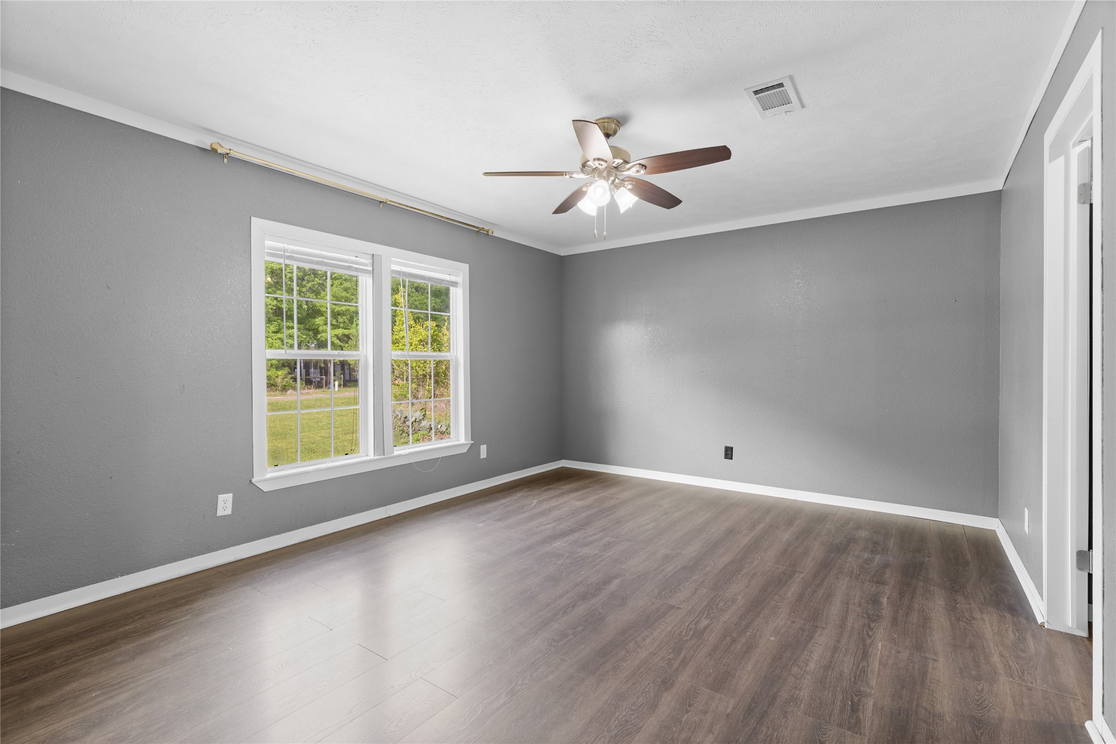141 Leaning Oak Drive Property Photo 8