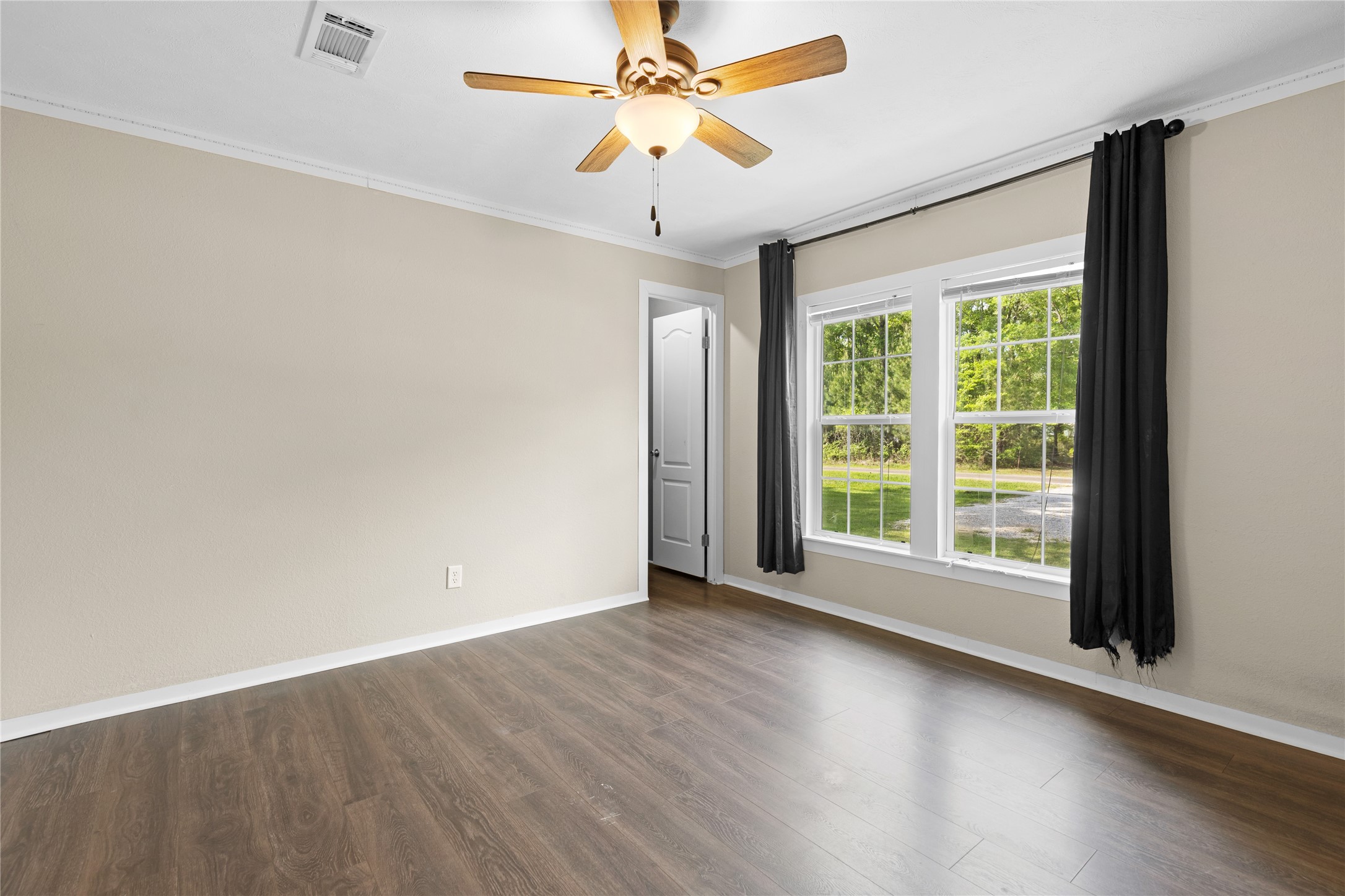 141 Leaning Oak Drive Property Photo 15