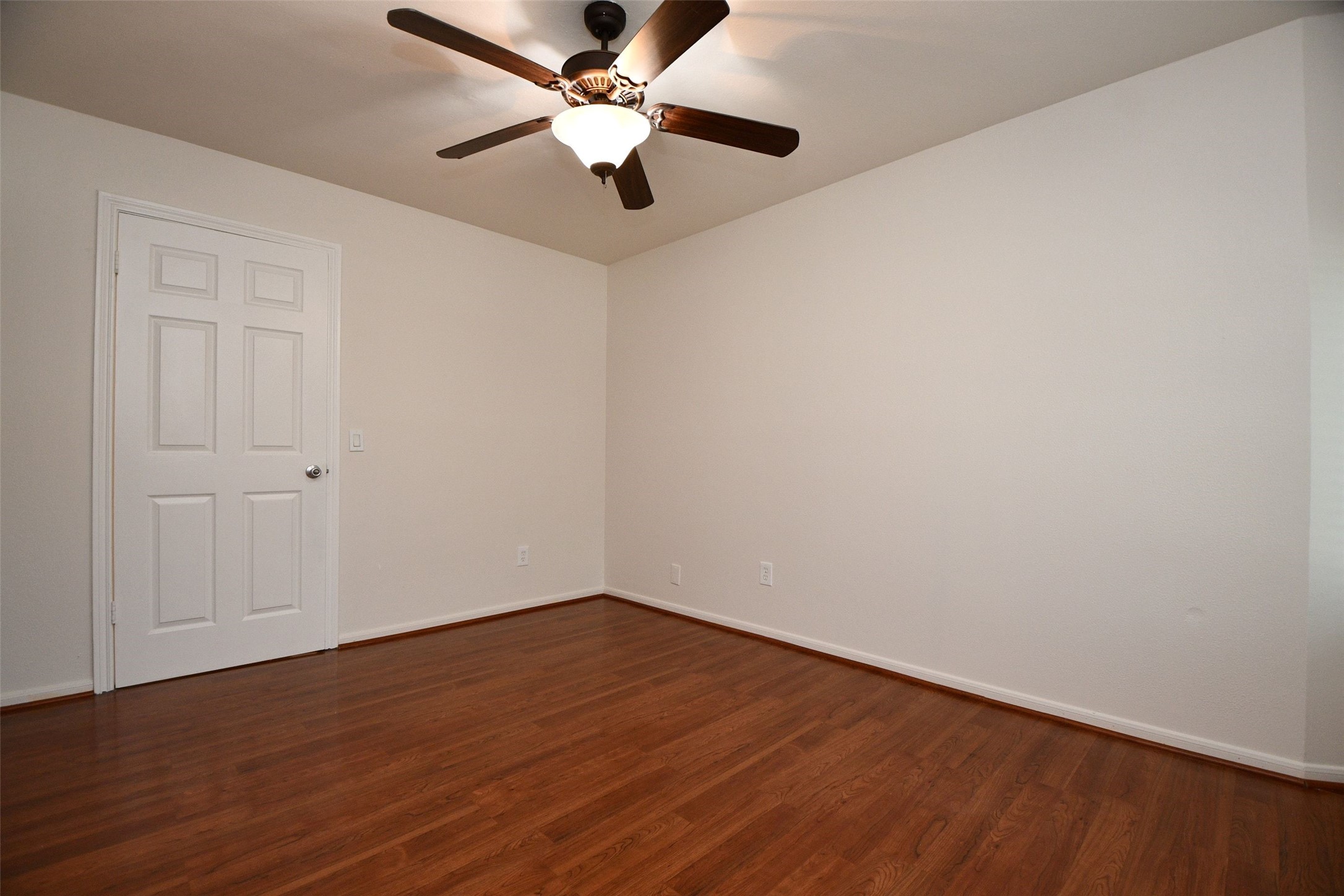 14706 W Bend Drive Property Photo 29