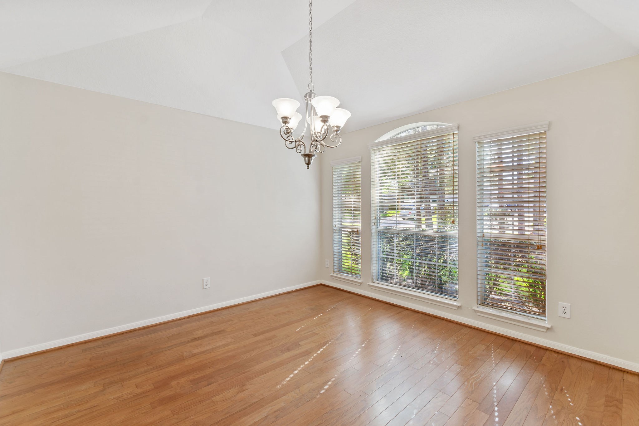 14 N Queenscliff Circle Property Photo 3