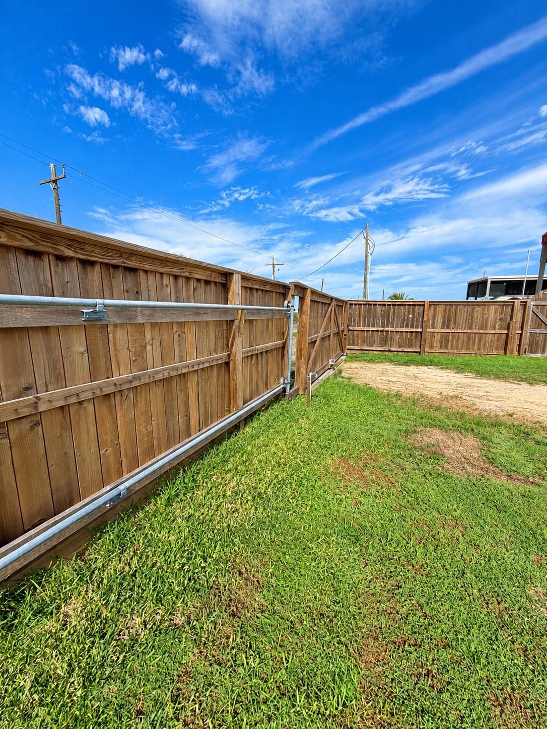 1122 N Tinkle Lane Property Photo 2