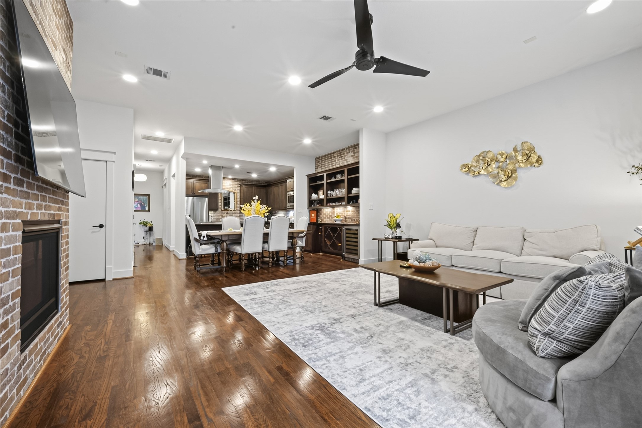 2019 Mcduffie Street Property Photo 4