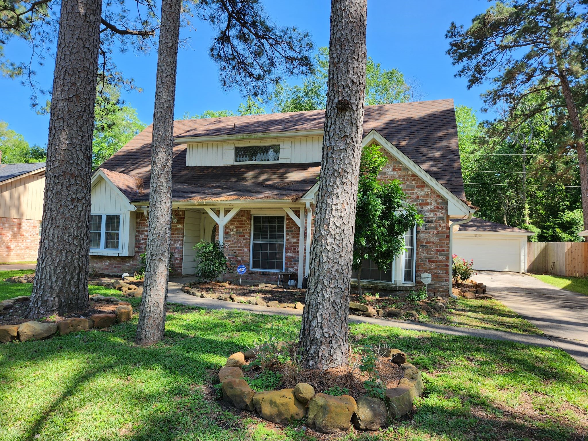 2322 Deer Valley Drive Property Photo 2