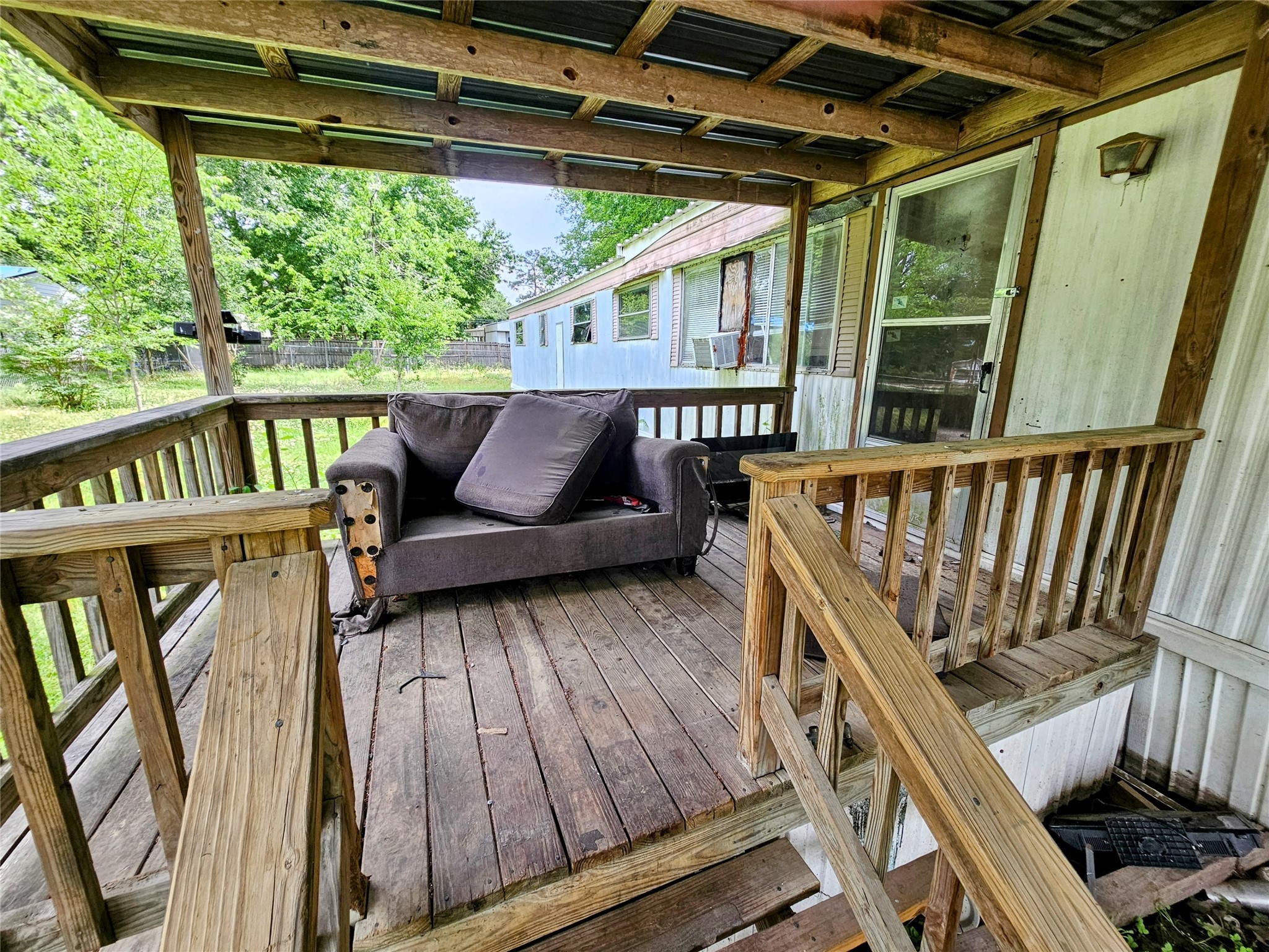 114 W Linn Street Property Photo