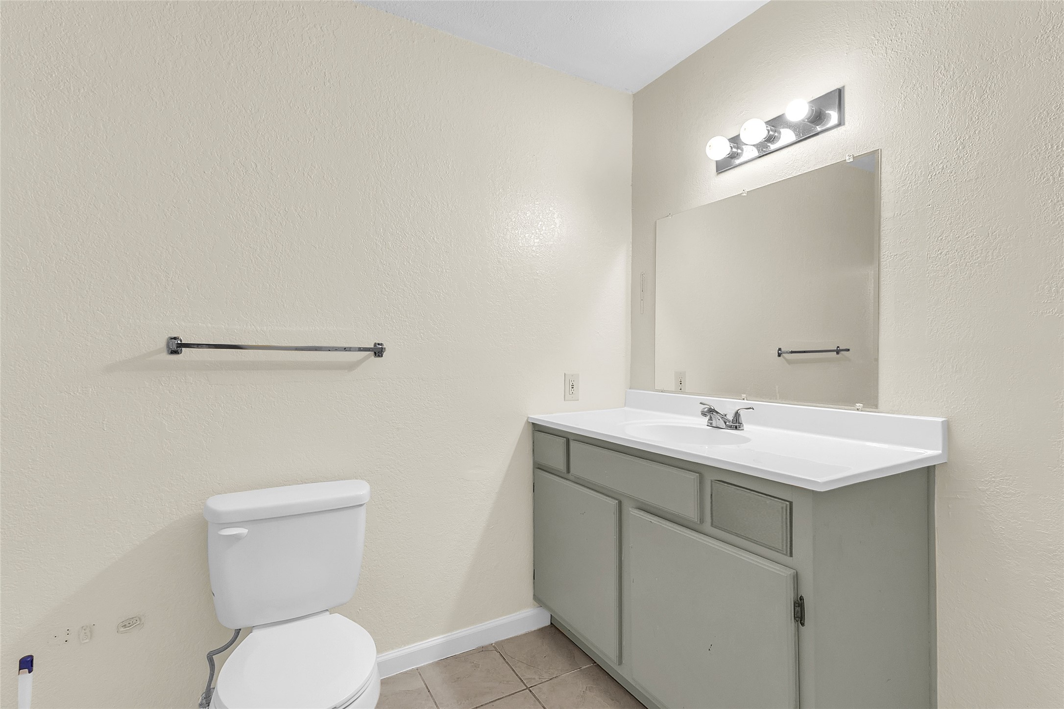 209 W Trinity Street D Property Photo 15