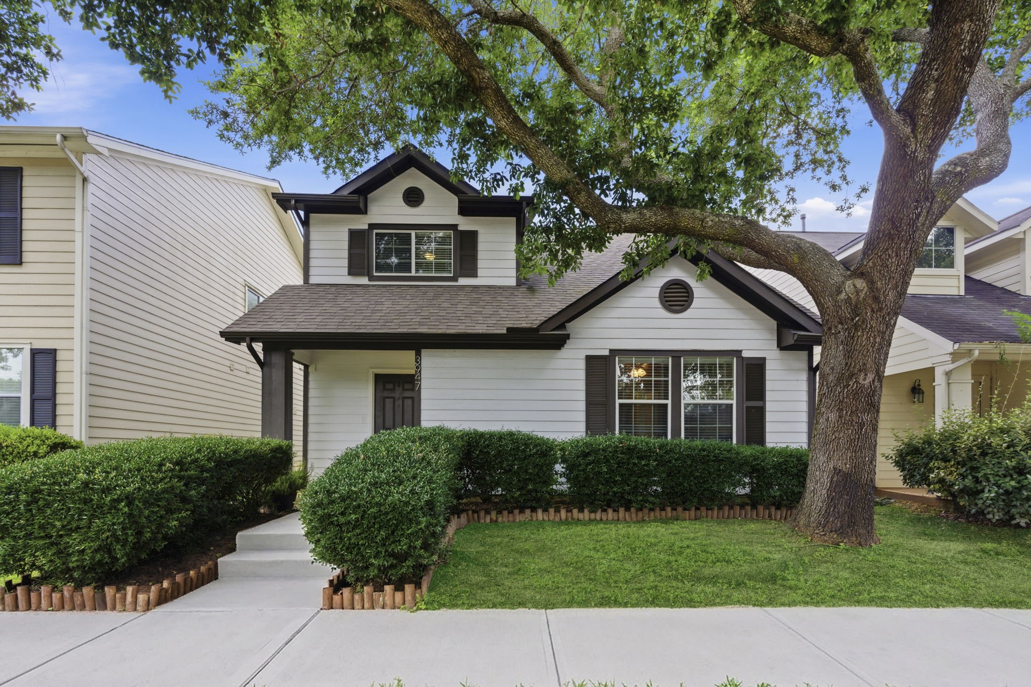 3947 Carriage Park Row Property Photo