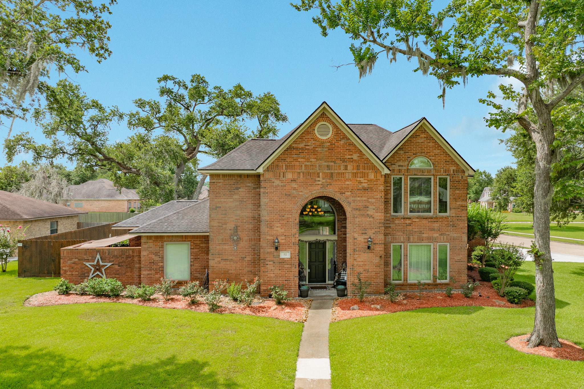 52 Chesswood Court Property Photo 2