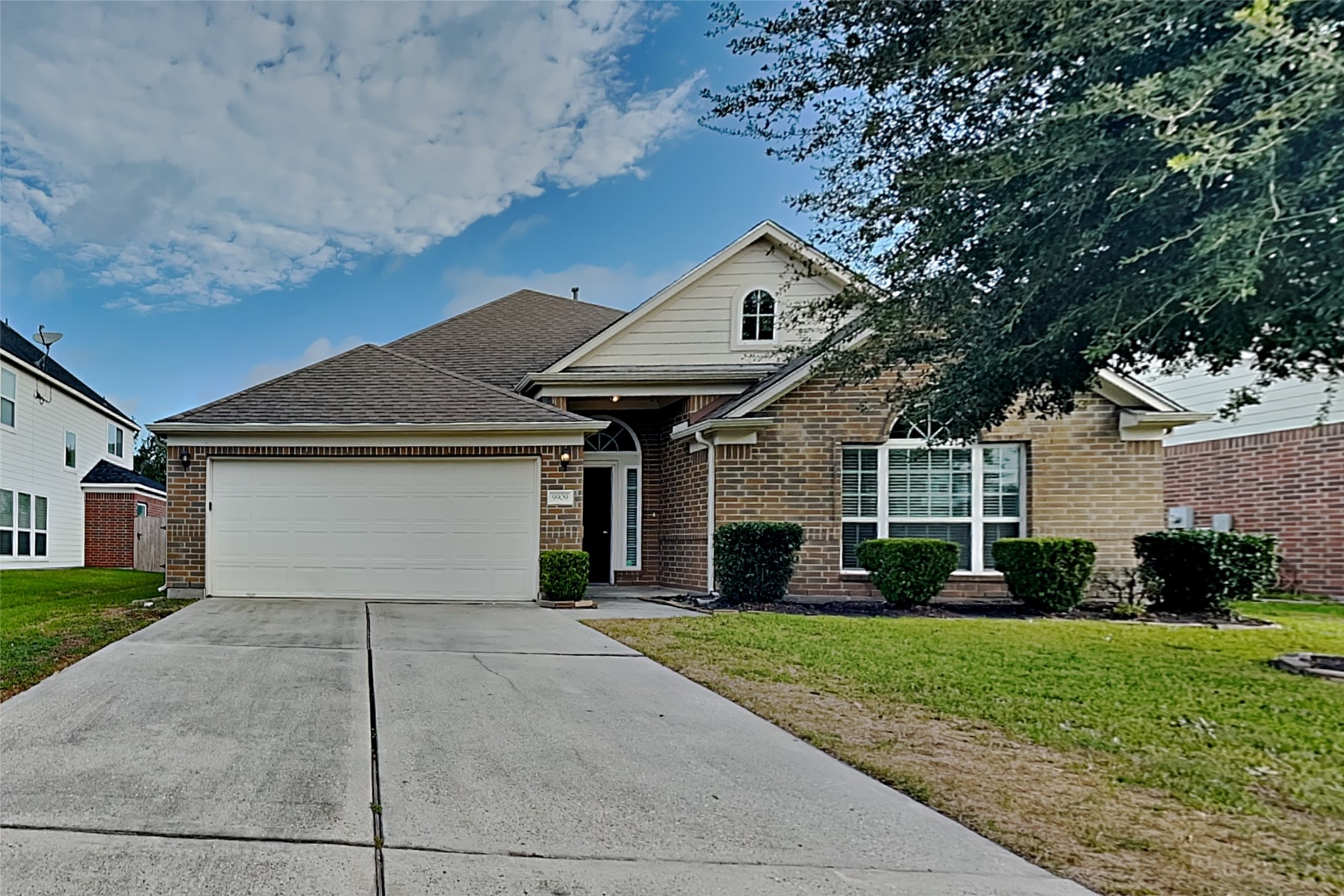 9909 Climbing Tree Street Property Photo 1