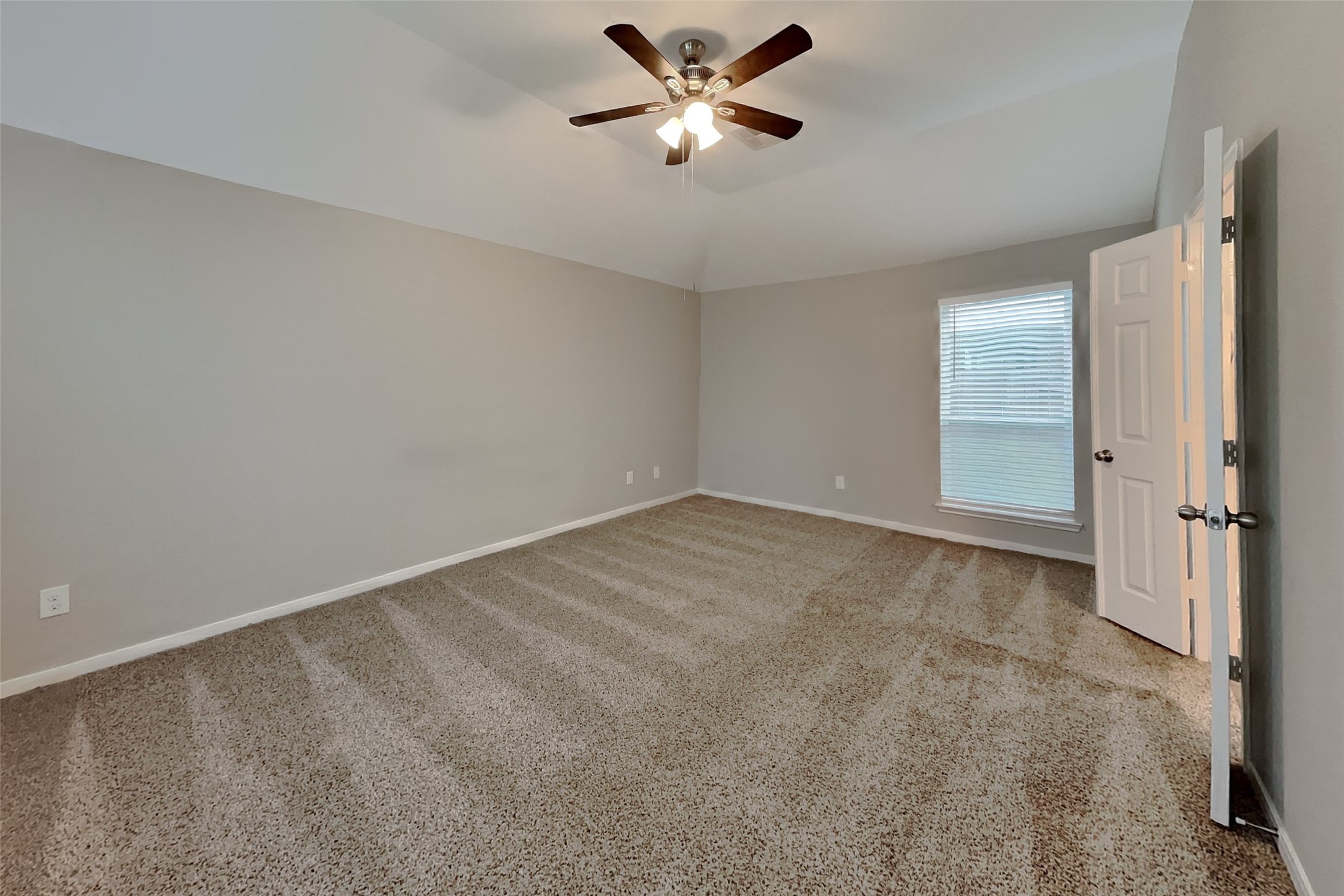 9909 Climbing Tree Street Property Photo 7
