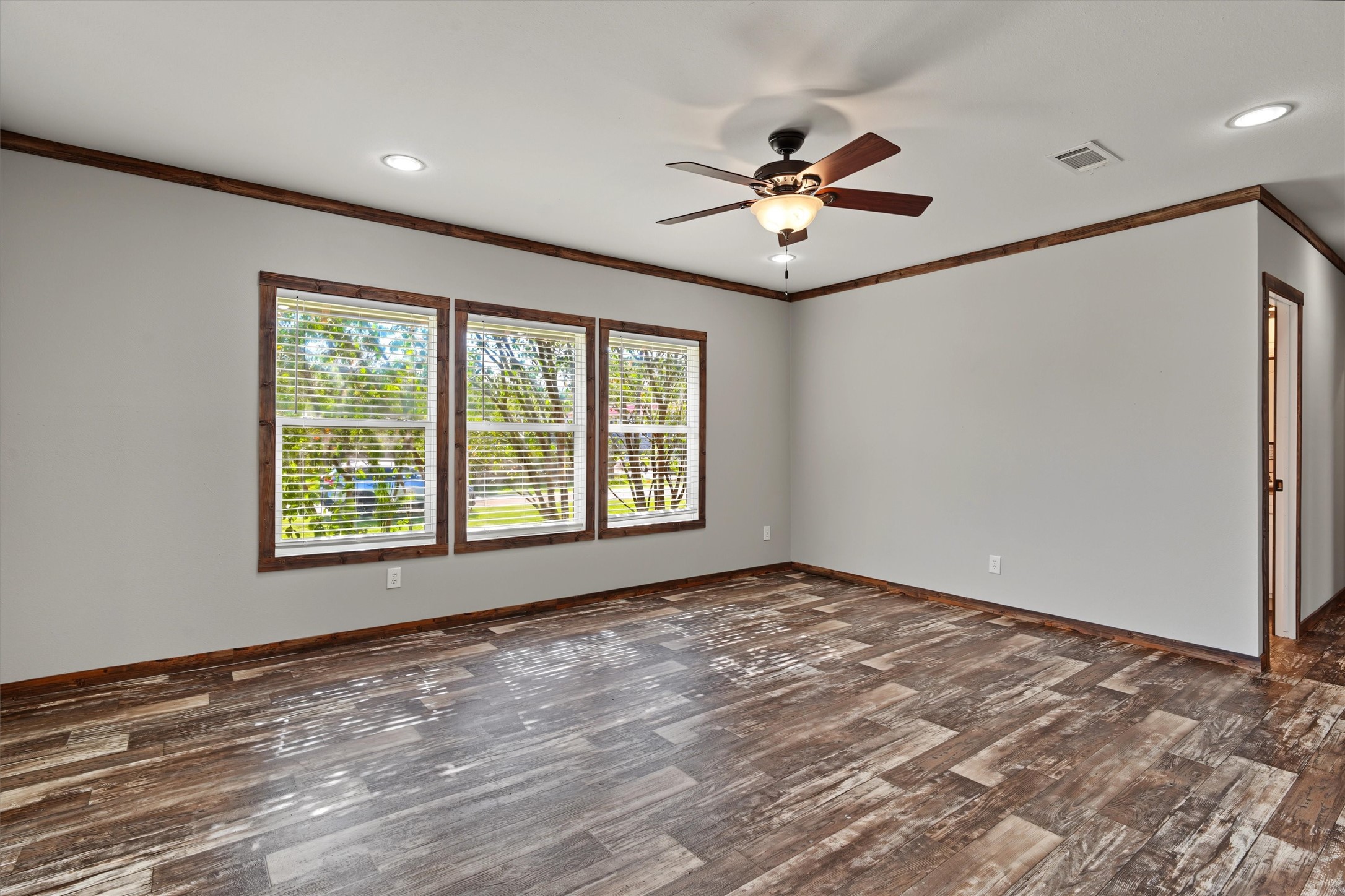 546 5th Street Property Photo 8
