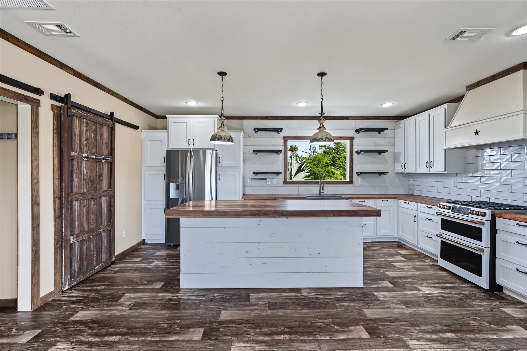 546 5th Street Property Photo 11