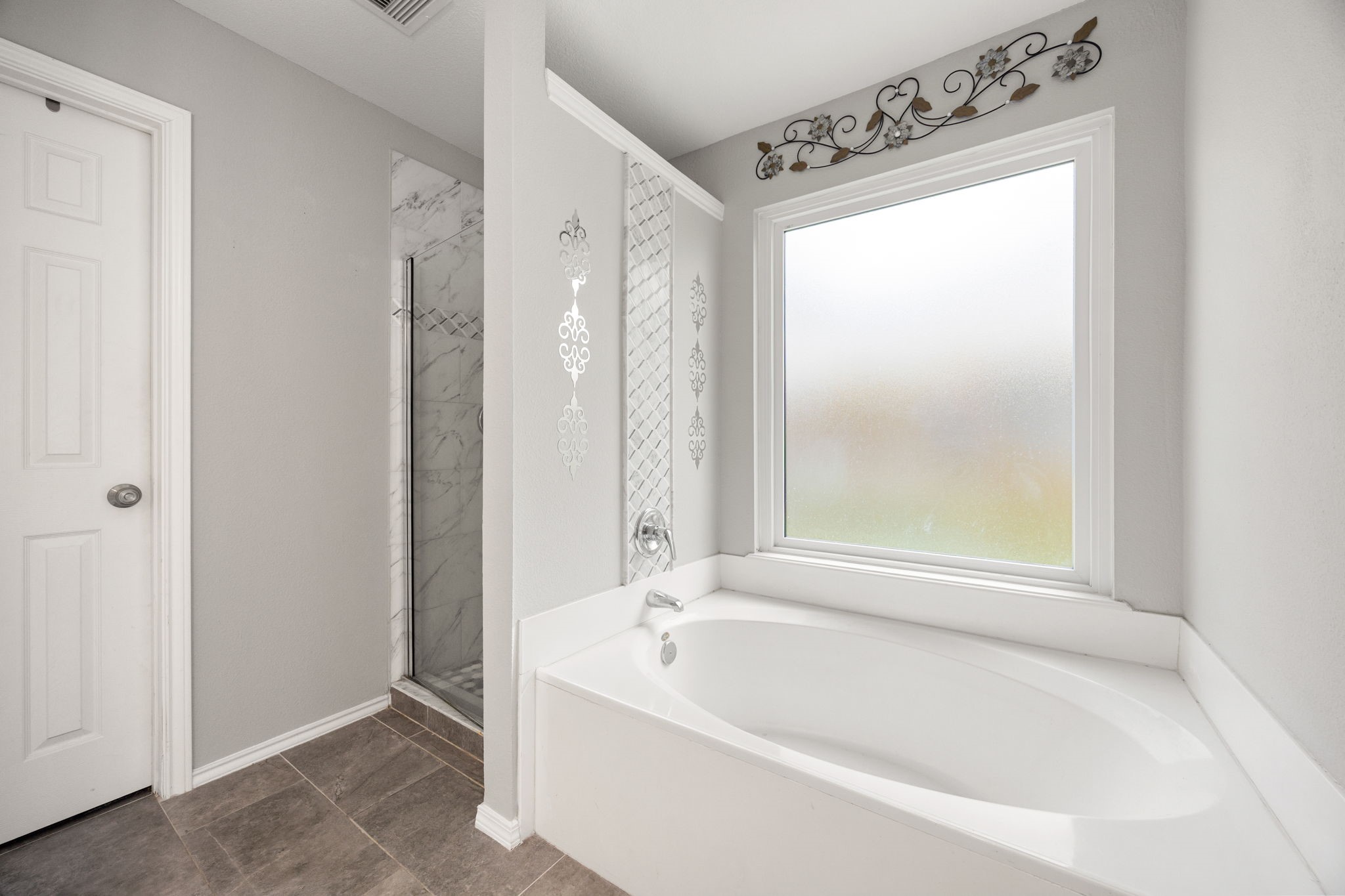 3915 Eastland Lake Drive Property Photo 12