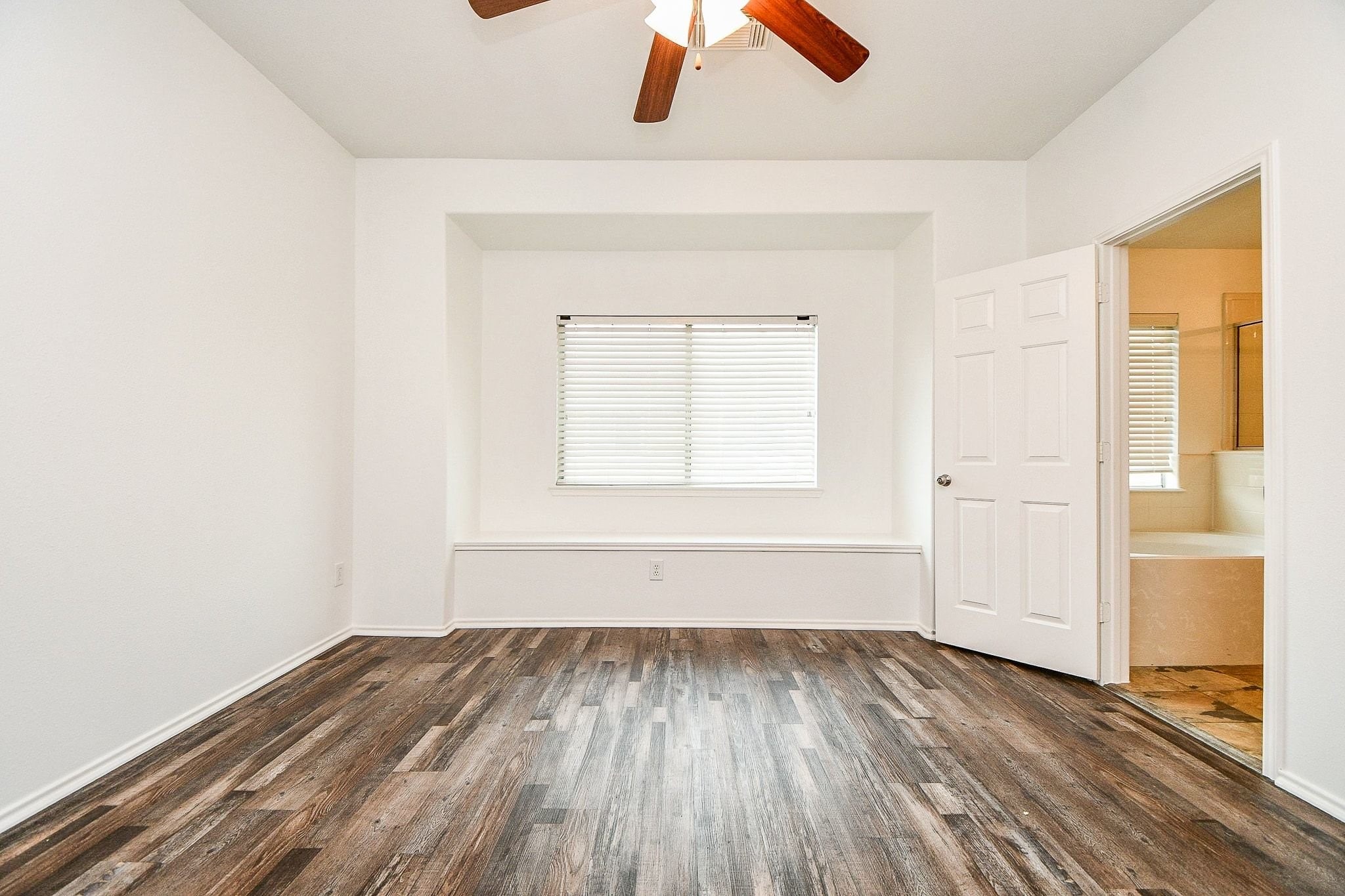 6011 Shadow Isle Lane Property Photo 28