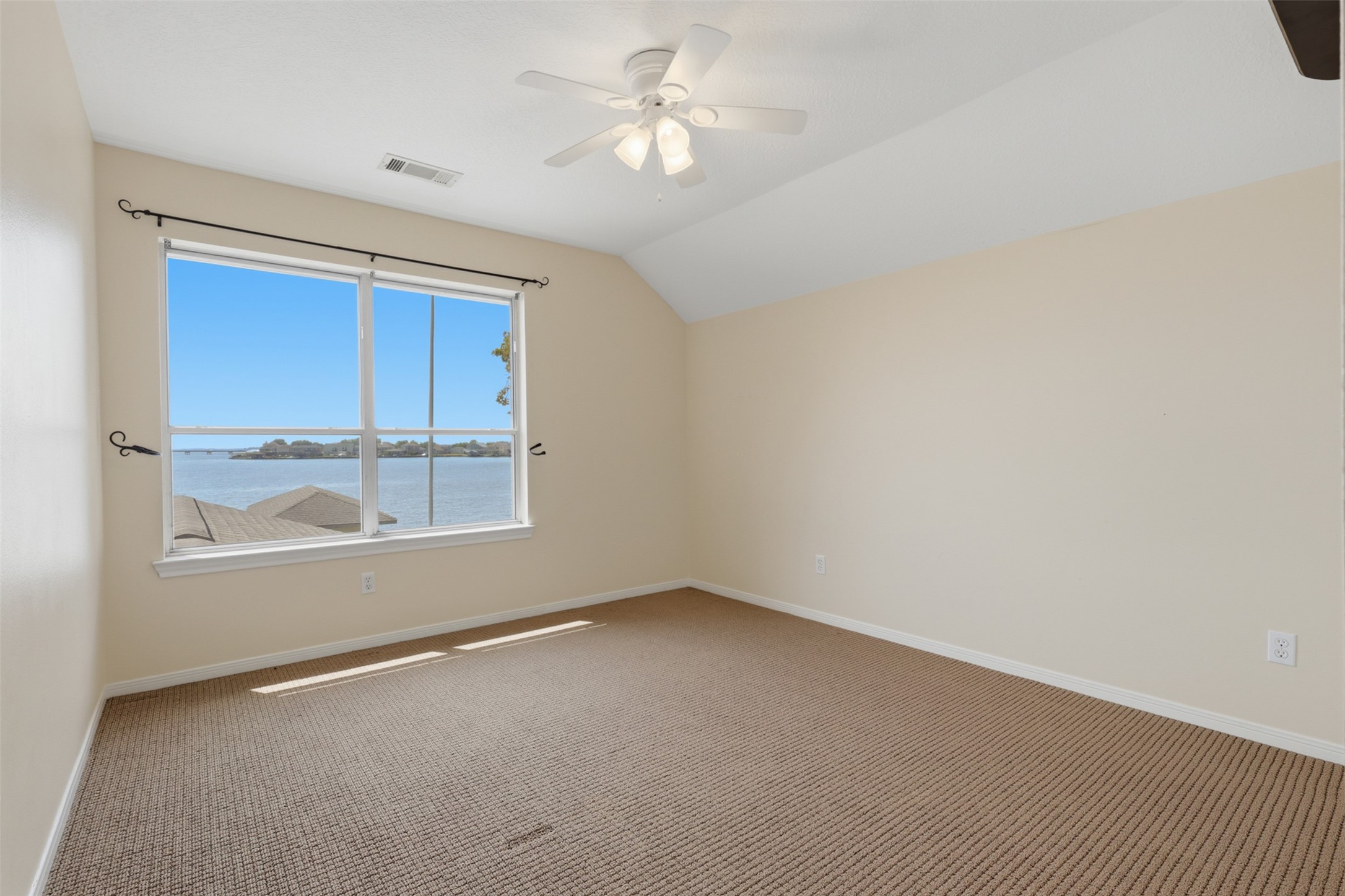 16457 Hunters Trail Property Photo 24