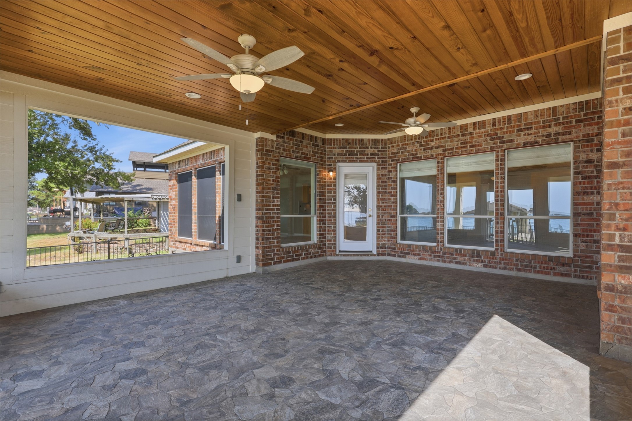 16457 Hunters Trail Property Photo 33