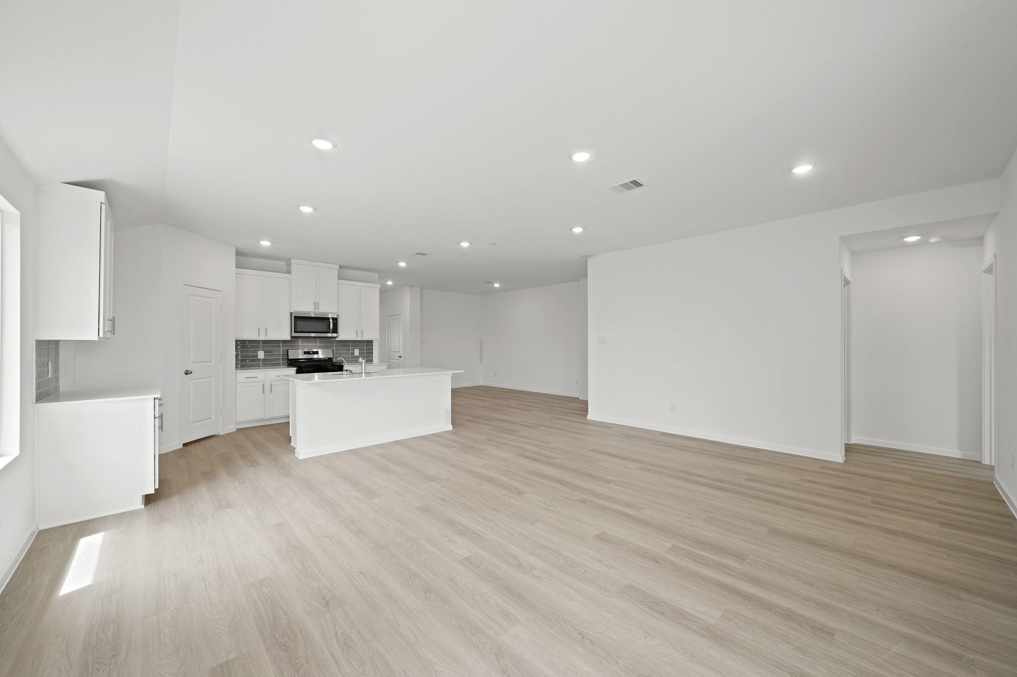 15734 Garden Ridge Drive Property Photo 6