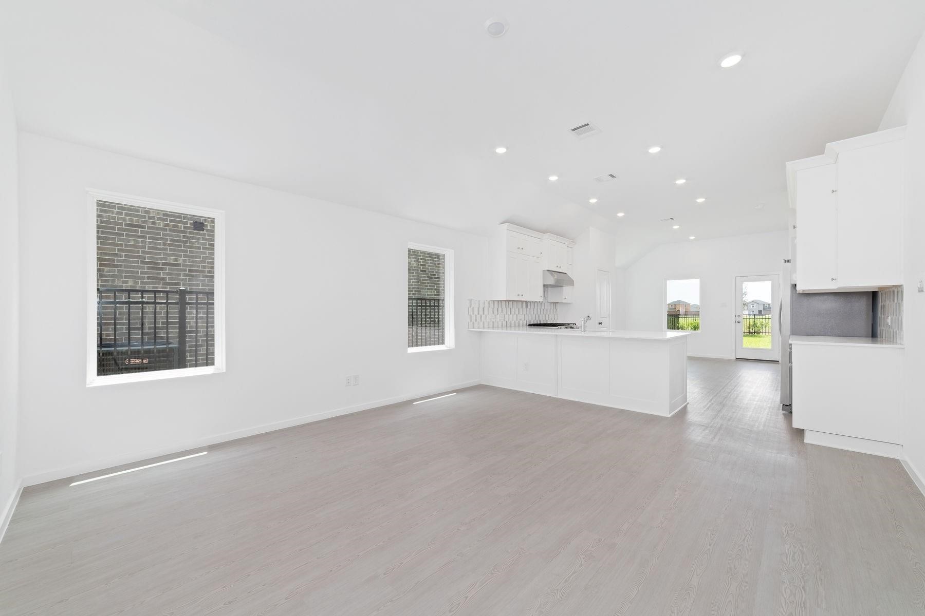 27619 Seascape Village Drive Property Photo 12