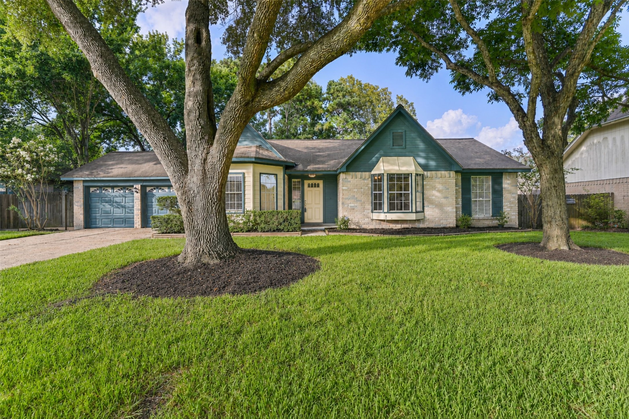 1504 Windsor Drive Property Photo 1