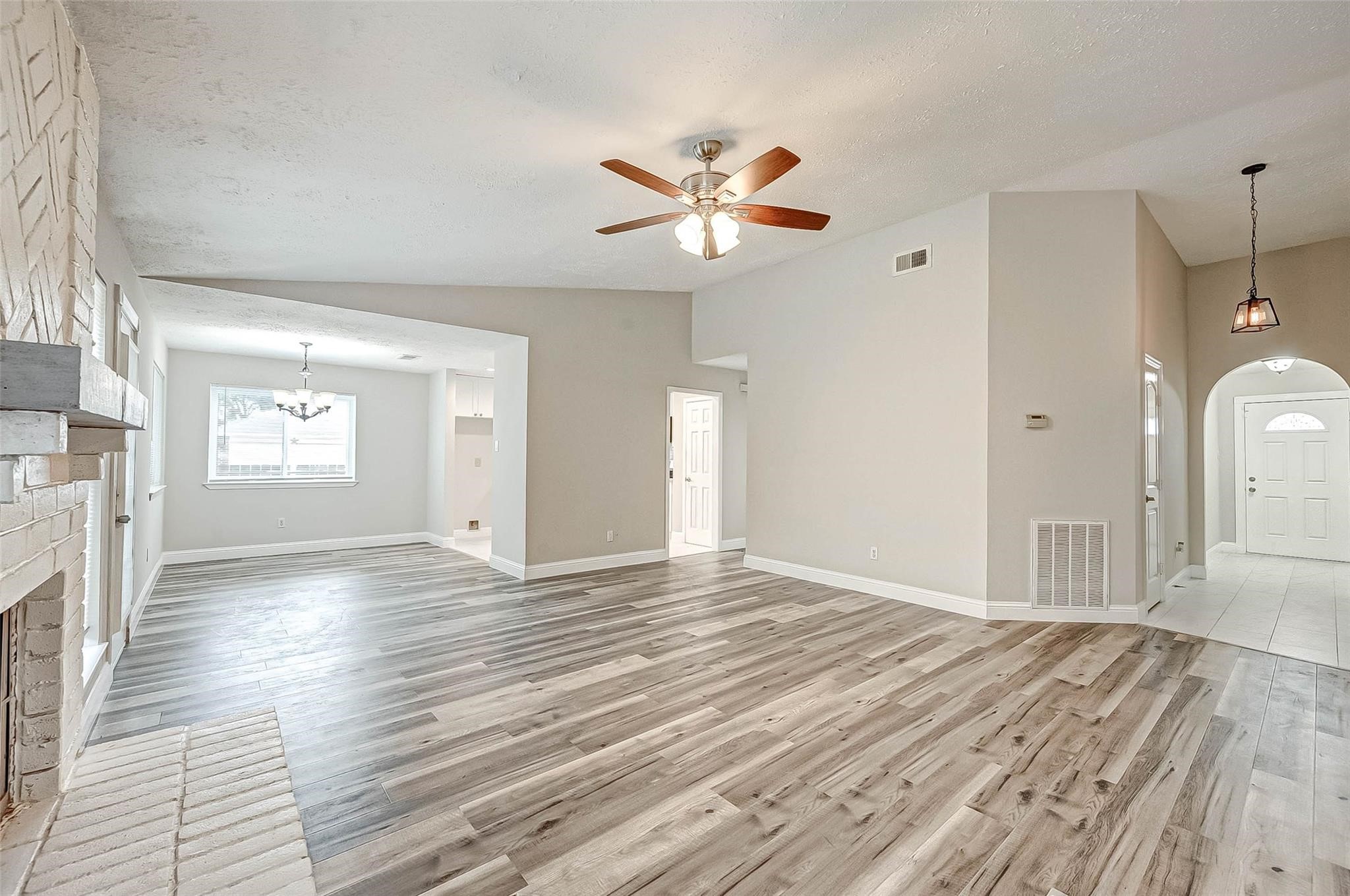 6802 Glenray Drive Property Photo 8
